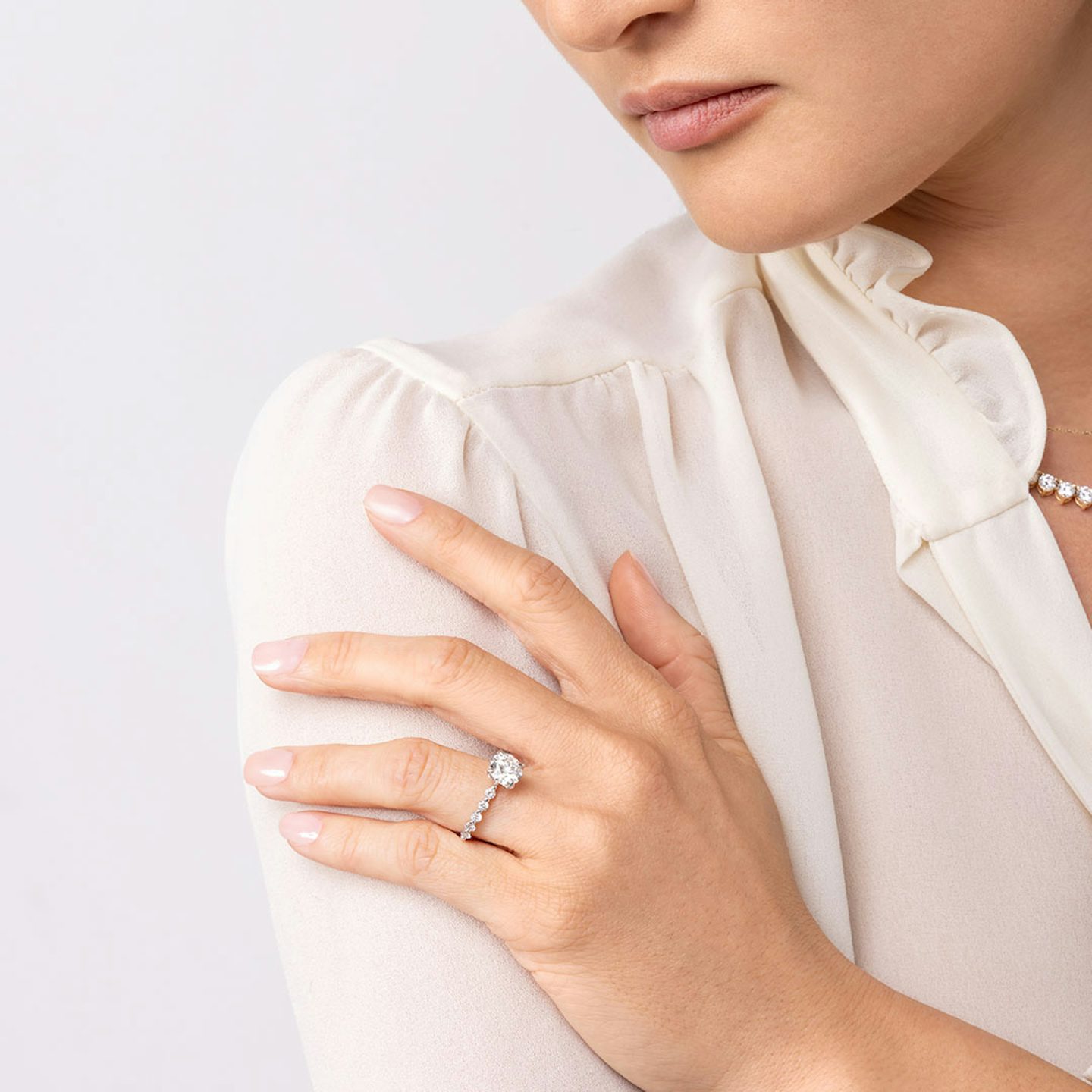 The Single Shared Prong | Round Brilliant | 14k | Rose Gold | bandAccent: Plain | bandStoneStyle: large | caratWeight: 1.0ct | diamondOrientation: vertical