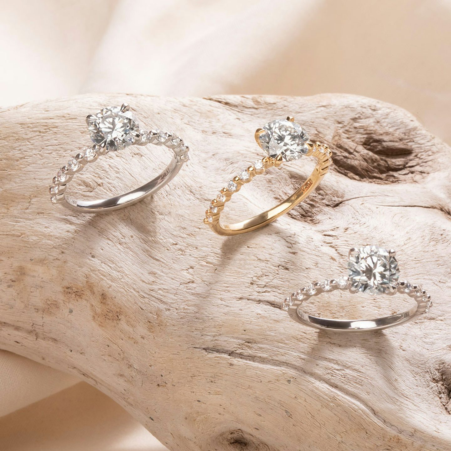 The Single Shared Prong | Round Brilliant | 18k | White Gold | bandAccent: Plain | bandStoneStyle: original | caratWeight: 1.0ct | diamondOrientation: vertical