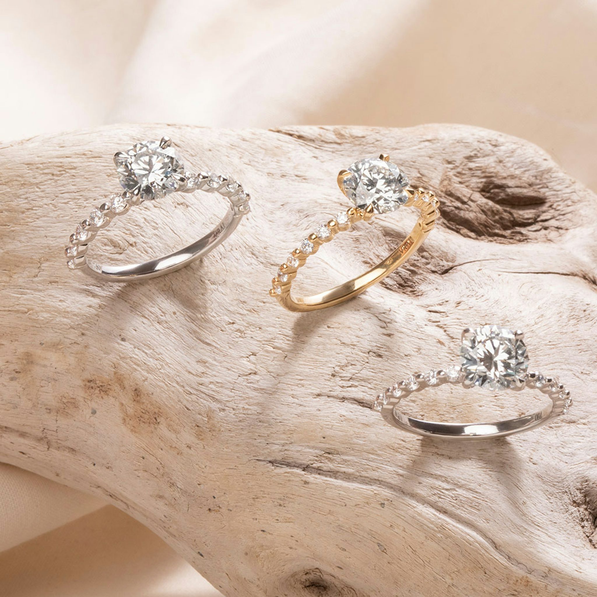 The Single Shared Prong | Round Brilliant | 18k | White Gold | bandAccent: Plain | bandStoneStyle: large | caratWeight: other | diamondOrientation: vertical