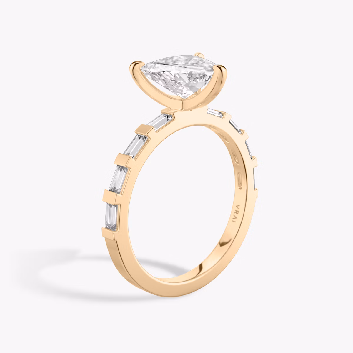 Anillo de compromiso Baguette Bar | Trillón | 14k | Oro rosa | bandAccent: Pavé | diamondOrientation: vertical | caratWeight: other