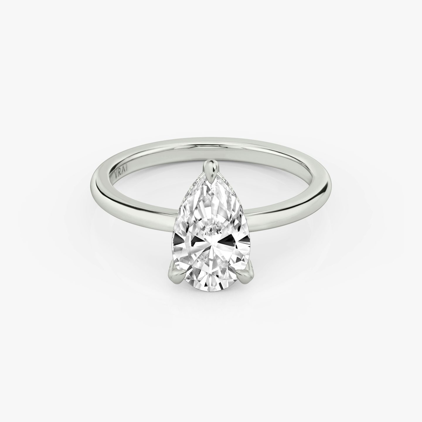 Anillo de compromiso Classic Hidden Halo | Pera | Platino | bandAccent: Simple | bandWidth: standard | prongStyle: Pavé | diamondOrientation: vertical | caratWeight: other