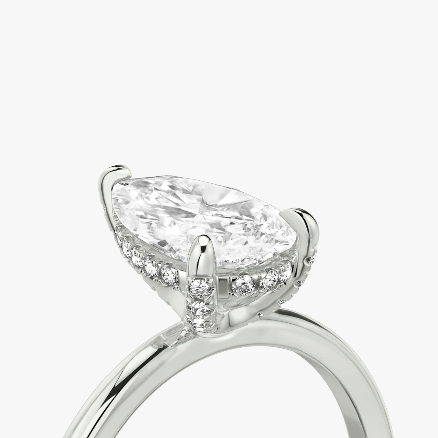Anillo de compromiso Classic Hidden Halo | Pera | Platino | bandAccent: Simple | bandWidth: standard | prongStyle: Pavé | diamondOrientation: vertical | caratWeight: other