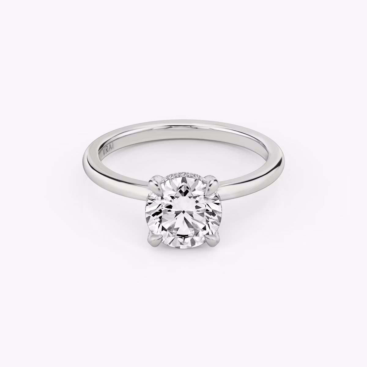 Classic Hidden Halo | Rund | 18k | Weißgold | bandAccent: Ohne Pavé-Besatz | bandWidth: standard | caratWeight: 1.0ct | prongStyle: Mit Pavé-Besatz | diamondOrientation: vertical