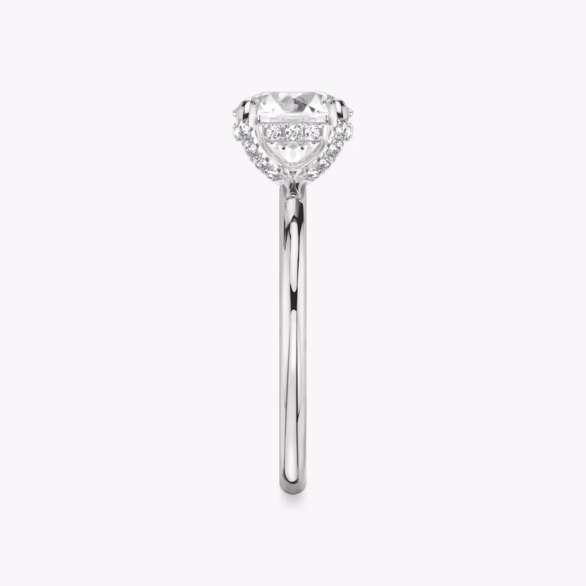 Classic Hidden Halo | Rund | 18k | Weißgold | bandAccent: Ohne Pavé-Besatz | bandWidth: standard | caratWeight: 1.0ct | prongStyle: Mit Pavé-Besatz | diamondOrientation: vertical