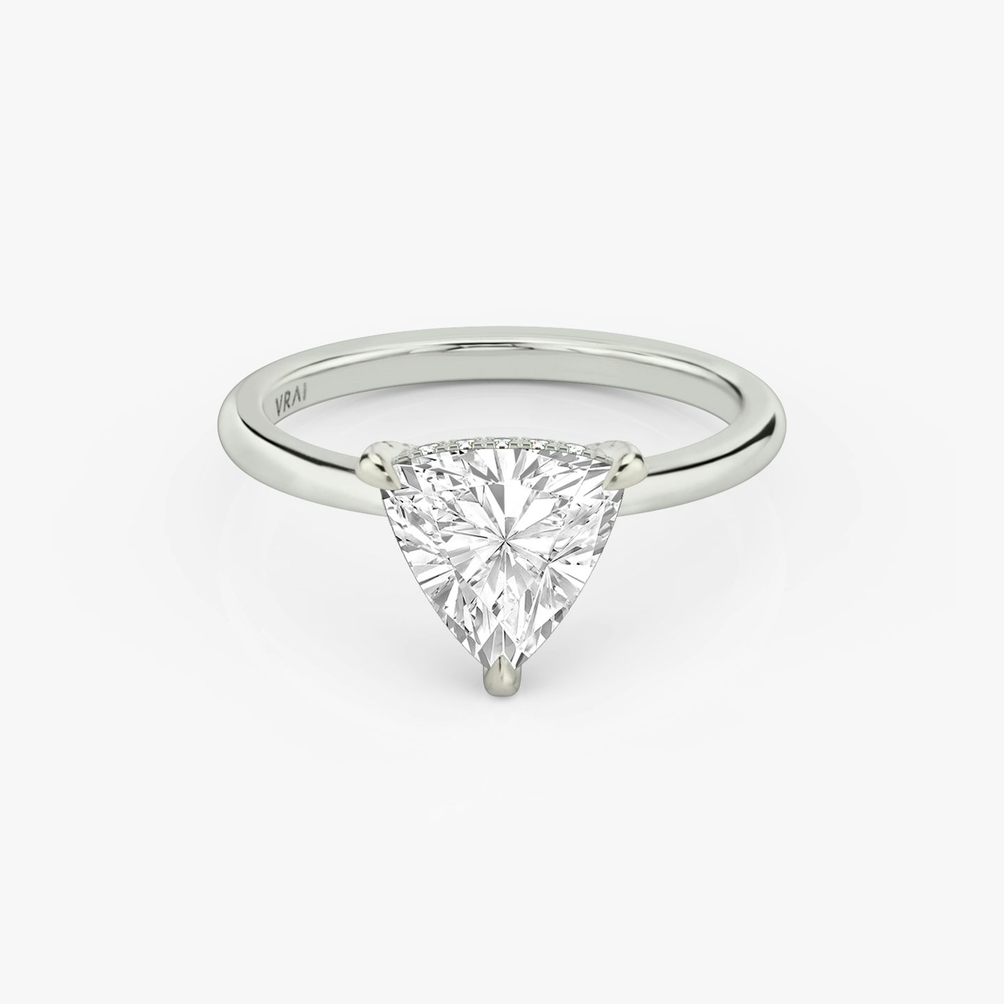 Classic Hidden Halo | Trillant | Platin | bandAccent: Ohne Pavé-Besatz | bandWidth: standard | prongStyle: Mit Pavé-Besatz | diamondOrientation: vertical | caratWeight: other