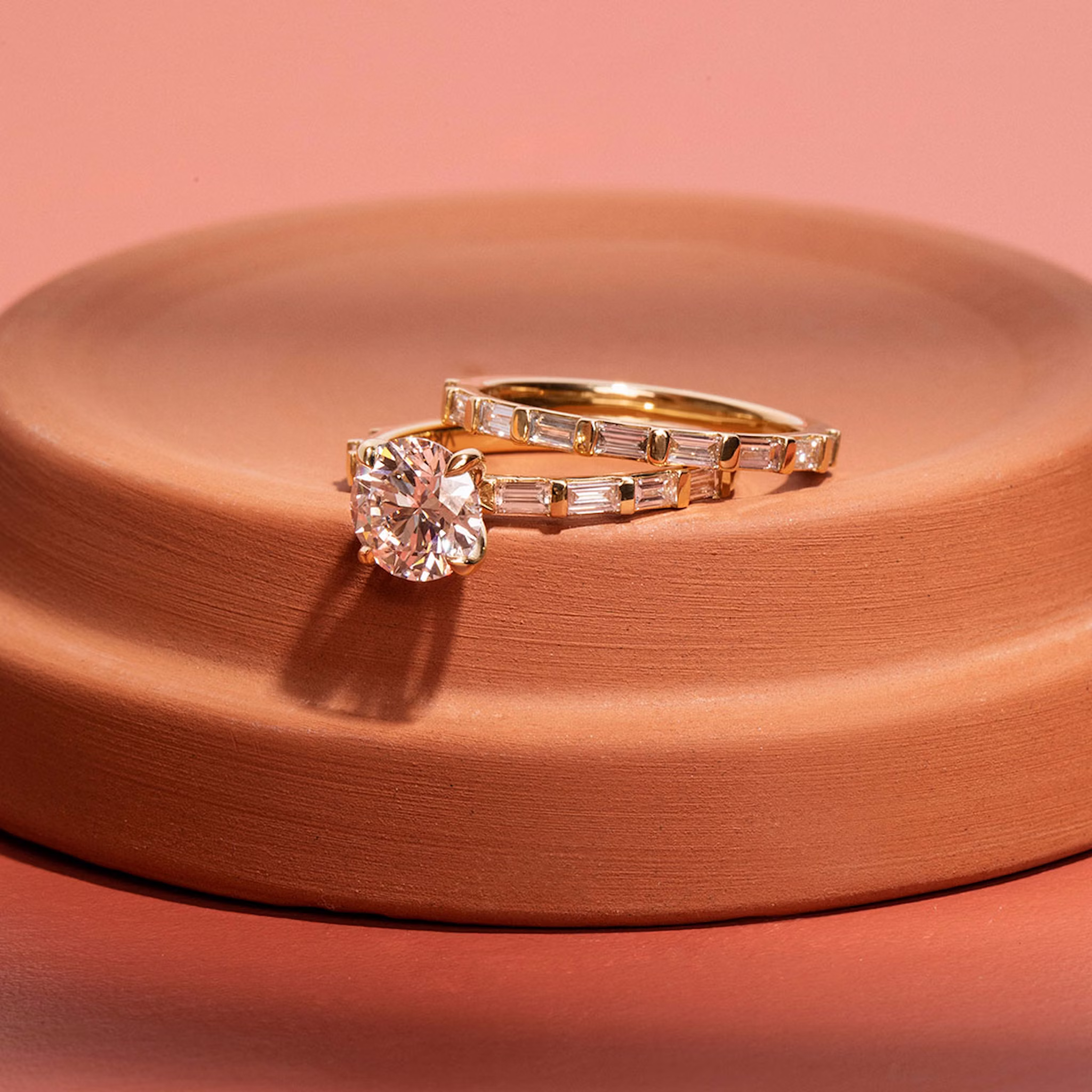 The Baguette Bar | Round Brilliant | 18k | Yellow Gold | bandAccent: Pavé | caratWeight: 1.5ct | diamondOrientation: vertical
