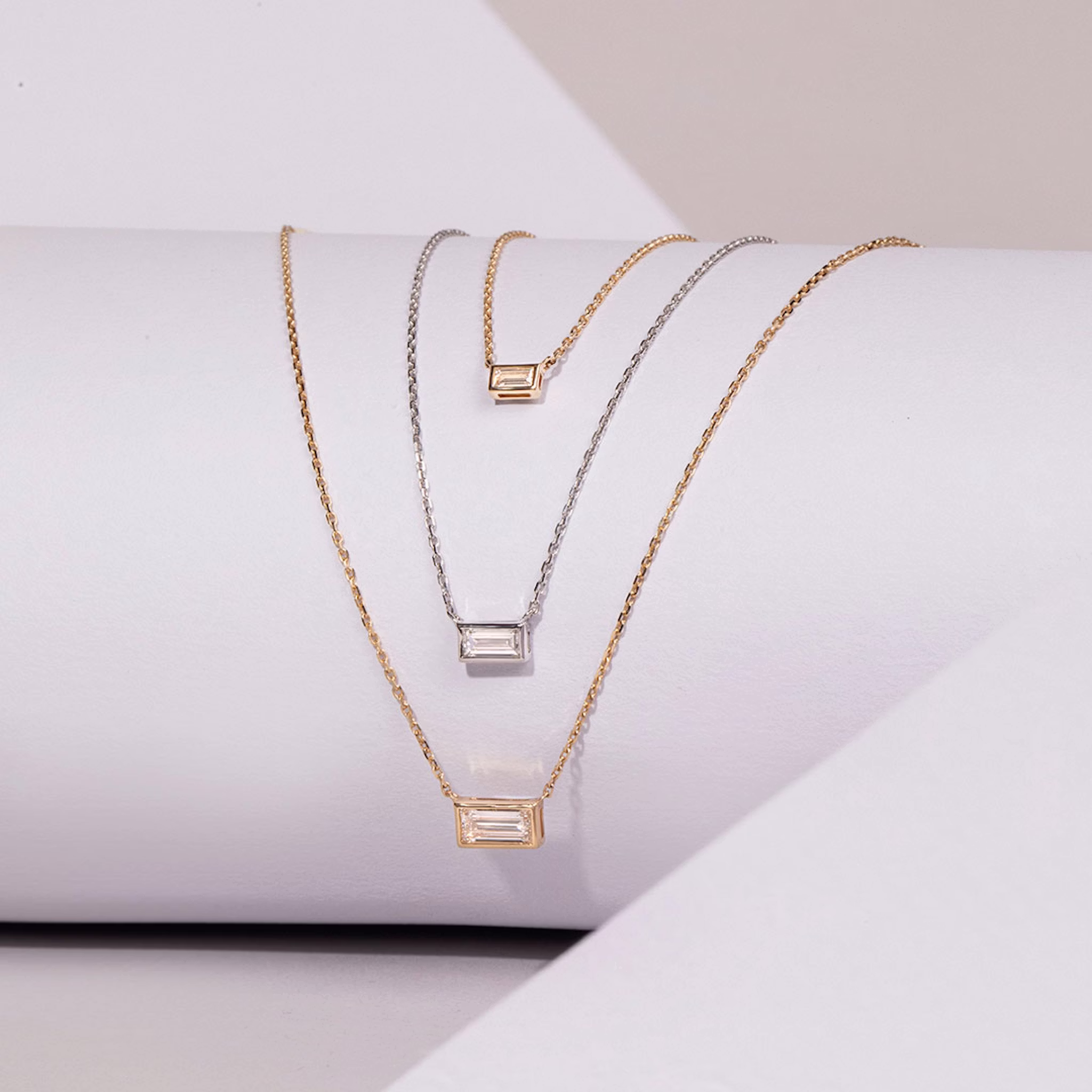Bezel Solitaire Necklace | Baguette | 14k | Yellow Gold | caratWeight: 0.25ct