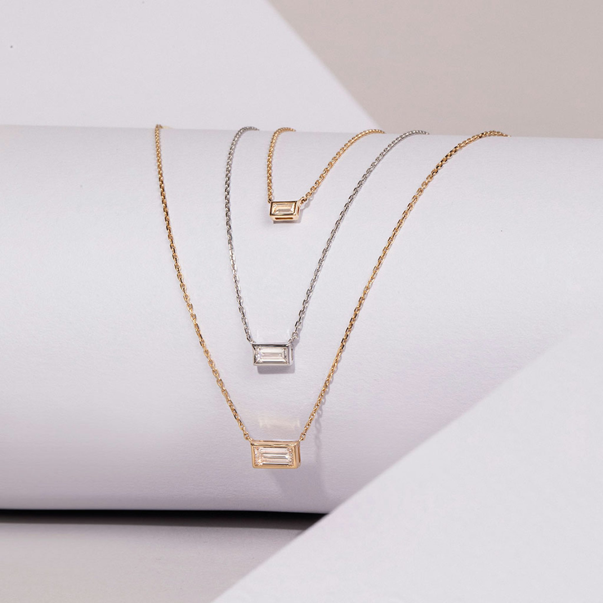 Bezel Solitaire Necklace | Baguette | 14k | Yellow Gold | caratWeight: 0.25ct