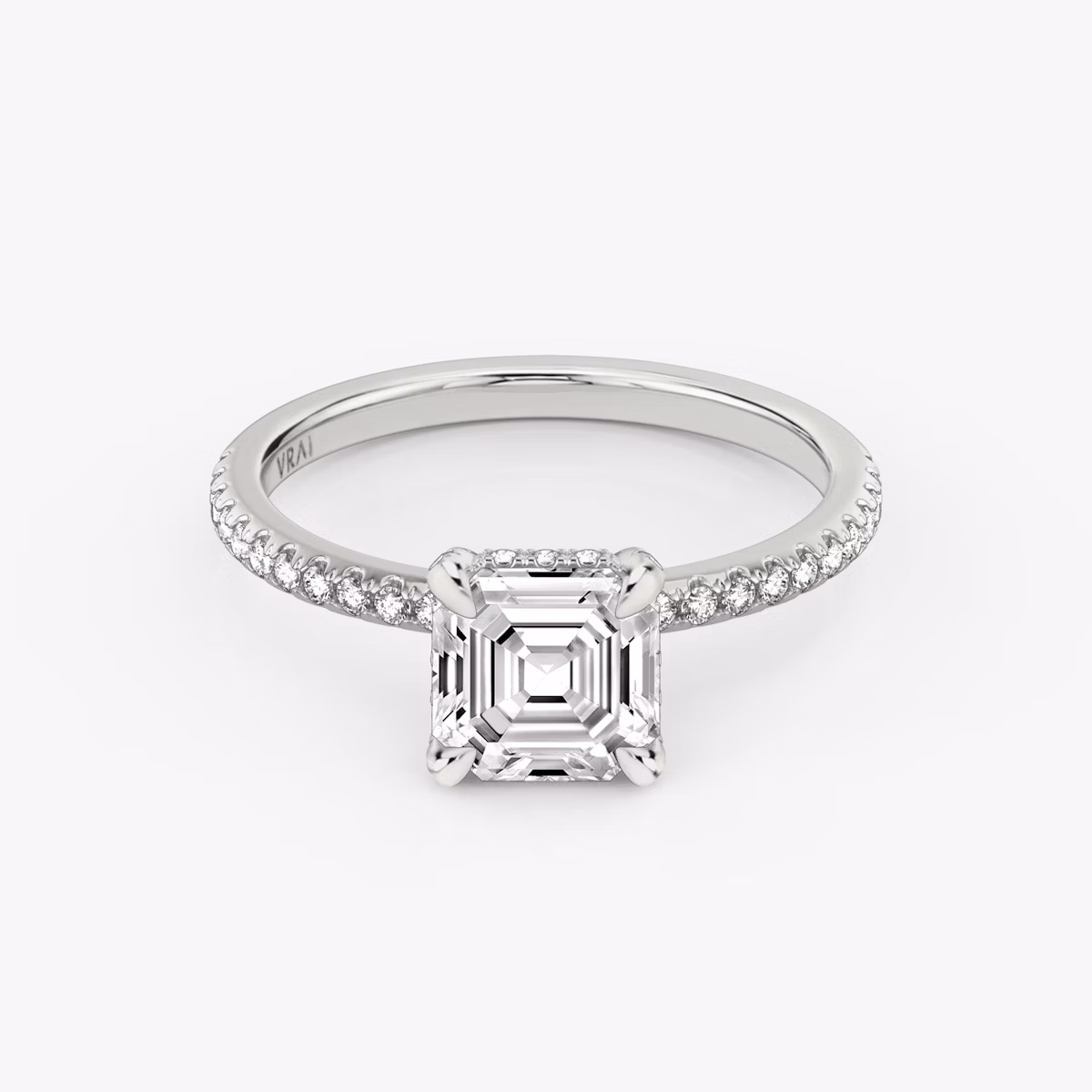 Anillo de compromiso Classic Hidden Halo | Asscher | Platino | bandAccent: Pavé | bandWidth: standard | prongStyle: Pavé | diamondOrientation: vertical | caratWeight: other