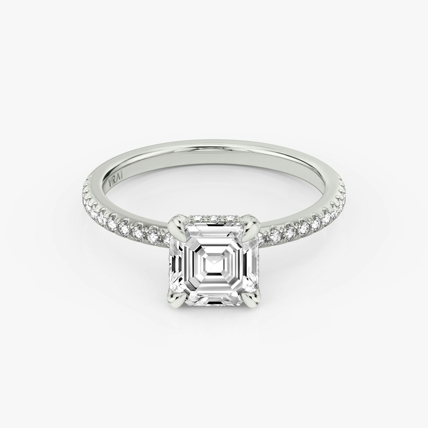 Anillo de compromiso Classic Hidden Halo | Asscher | 18k | Oro blanco | bandAccent: Pavé | bandWidth: standard | prongStyle: Pavé | diamondOrientation: vertical | caratWeight: other