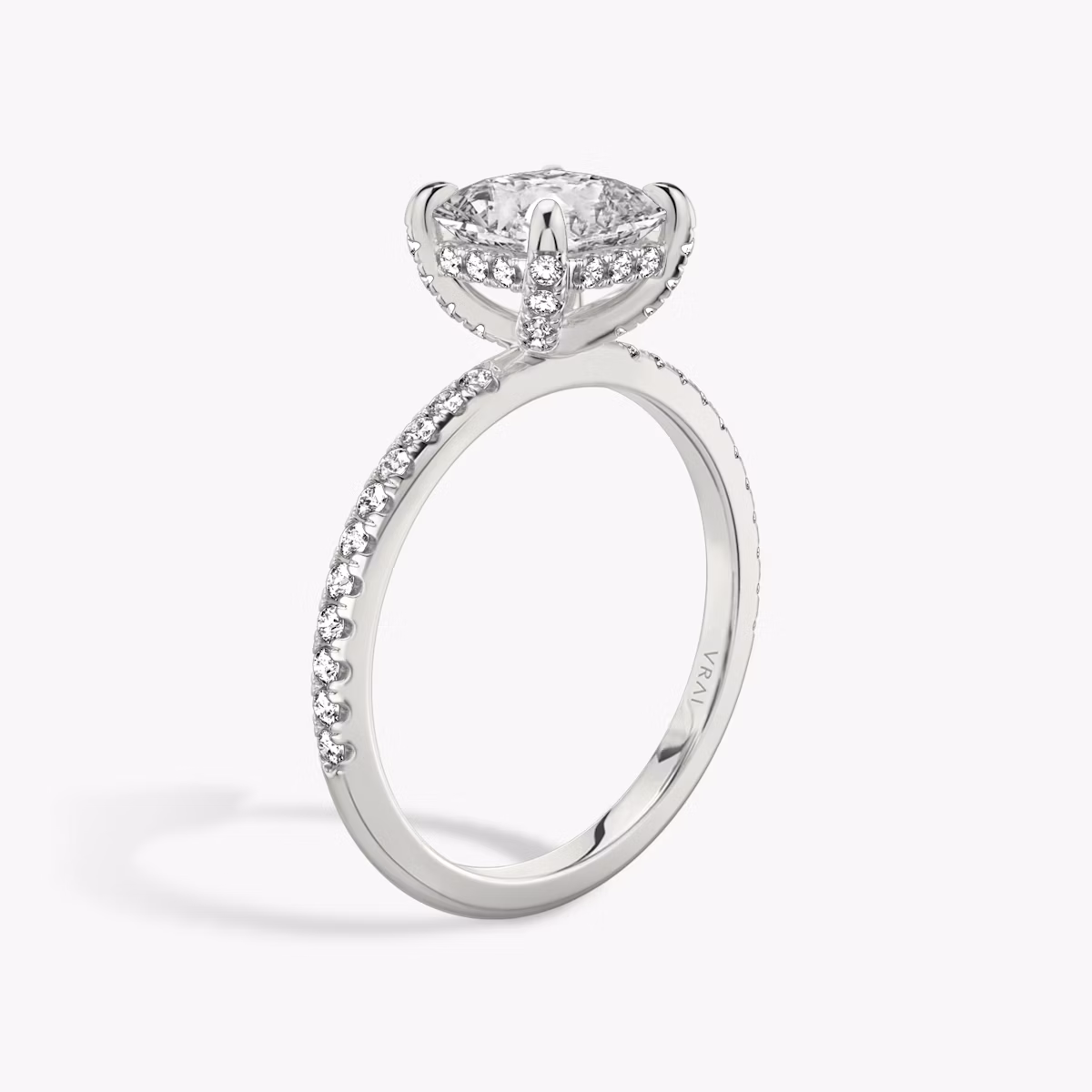 Anillo de compromiso Classic Hidden Halo | Asscher | Platino | bandAccent: Pavé | bandWidth: standard | prongStyle: Pavé | diamondOrientation: vertical | caratWeight: other