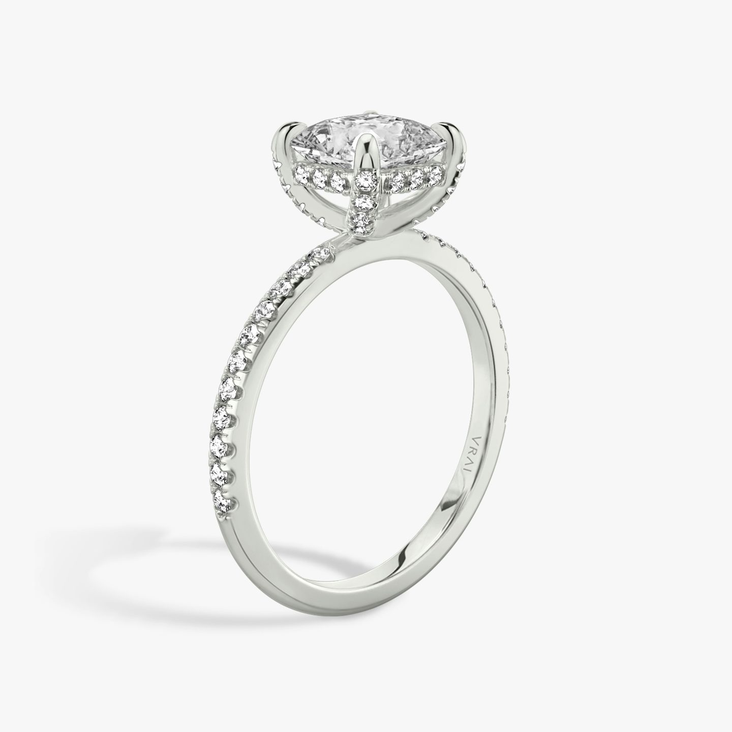 Anillo de compromiso Classic Hidden Halo | Asscher | 18k | Oro blanco | bandAccent: Pavé | bandWidth: standard | prongStyle: Pavé | diamondOrientation: vertical | caratWeight: other