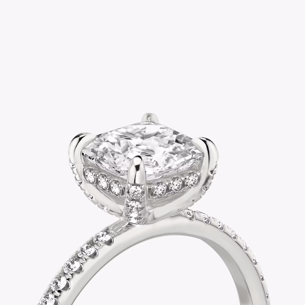 Anillo de compromiso Classic Hidden Halo | Asscher | Platino | bandAccent: Pavé | bandWidth: standard | prongStyle: Pavé | diamondOrientation: vertical | caratWeight: other