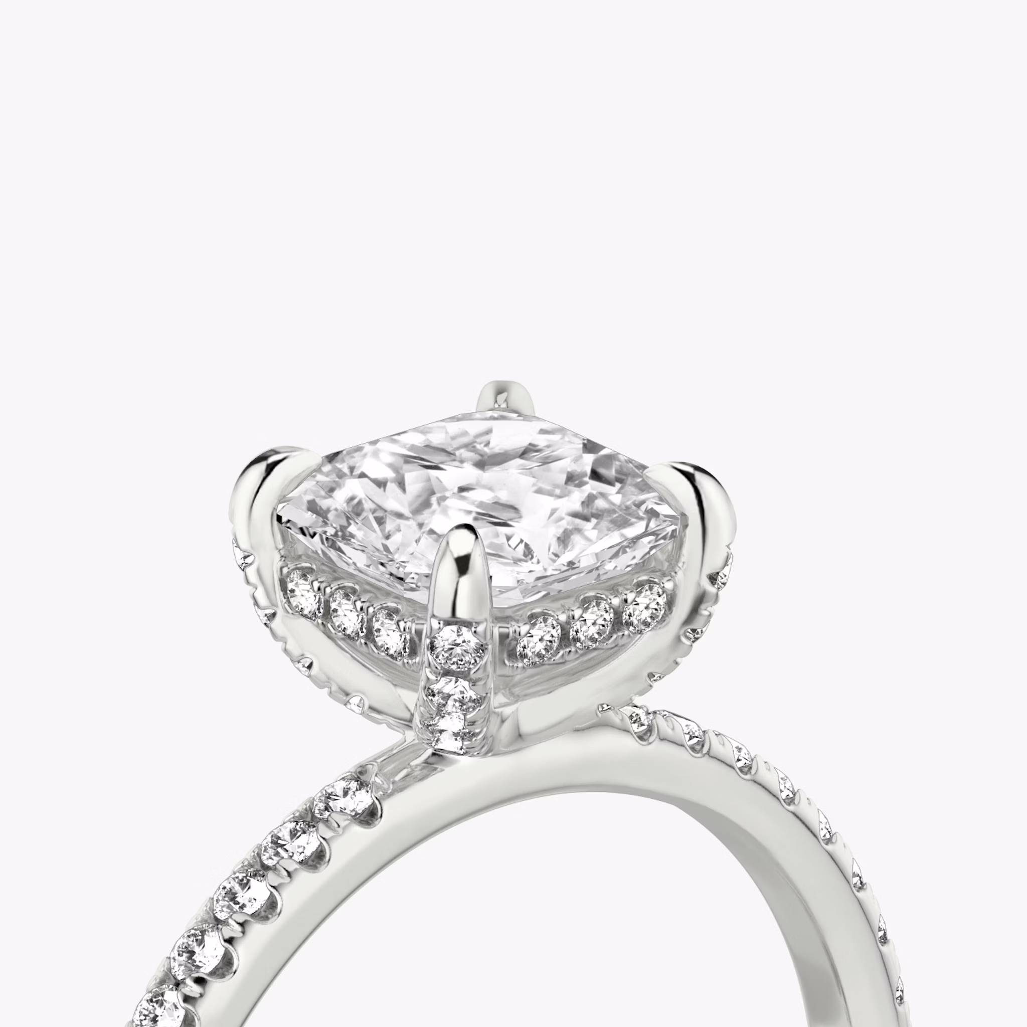 Classic Hidden Halo | Asscher | 18k | Weißgold | bandAccent: Mit Pavé-Besatz | bandWidth: standard | prongStyle: Mit Pavé-Besatz | diamondOrientation: vertical | caratWeight: other