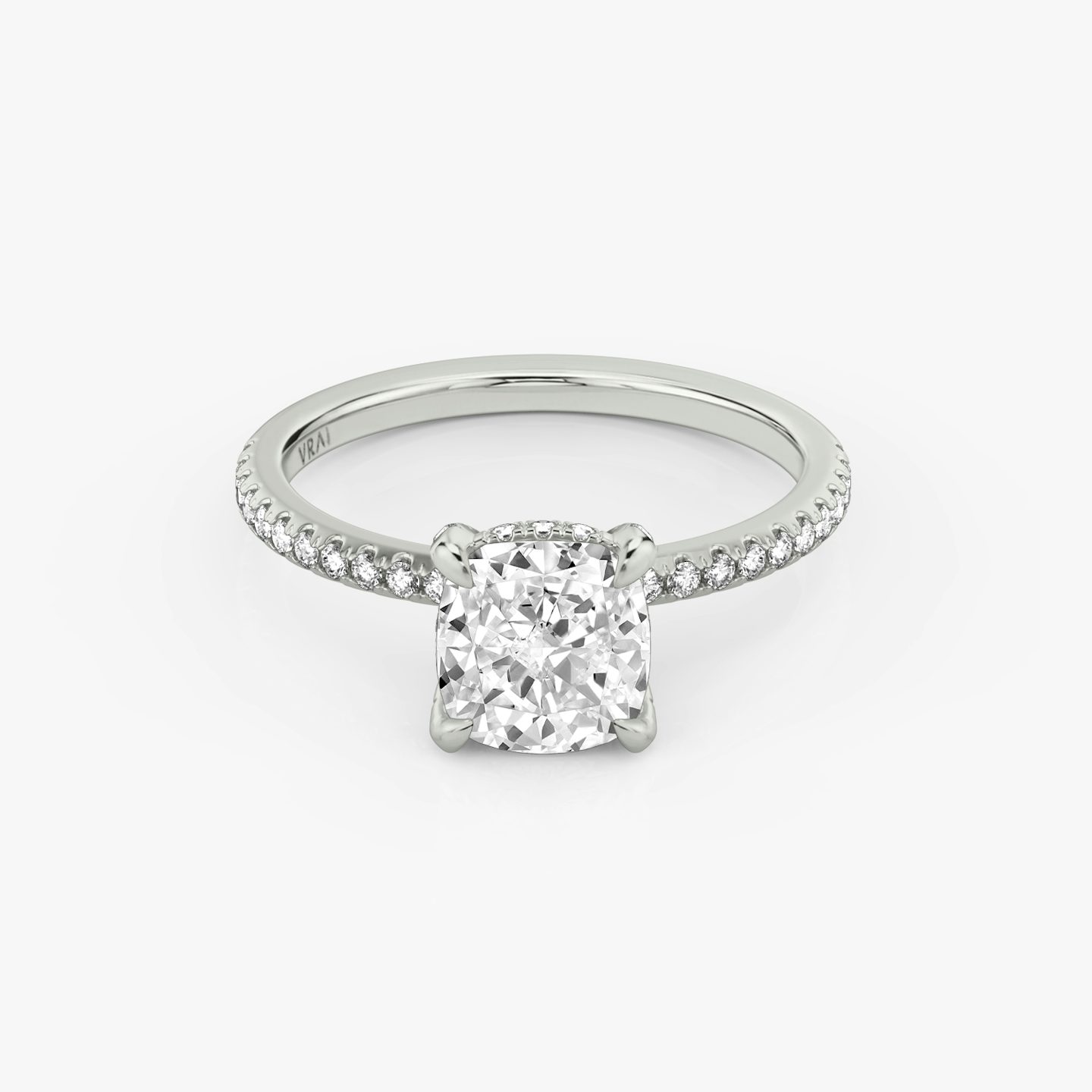 Classic Hidden Halo | Cushion | 18k | Weißgold | bandAccent: Mit Pavé-Besatz | bandWidth: standard | prongStyle: Mit Pavé-Besatz | diamondOrientation: vertical | caratWeight: other