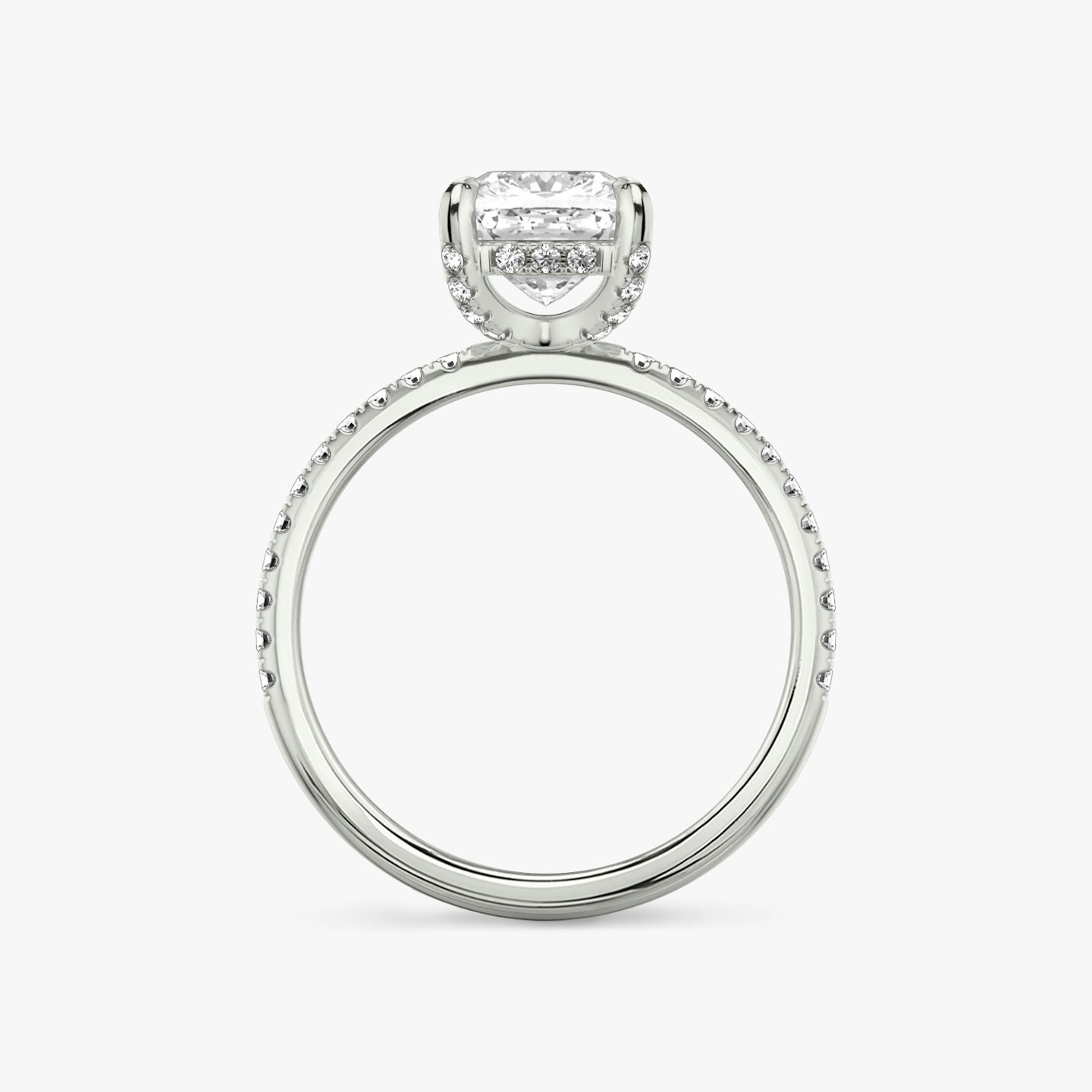 Classic Hidden Halo | Cushion | 18k | Weißgold | bandAccent: Mit Pavé-Besatz | bandWidth: standard | prongStyle: Mit Pavé-Besatz | diamondOrientation: vertical | caratWeight: other