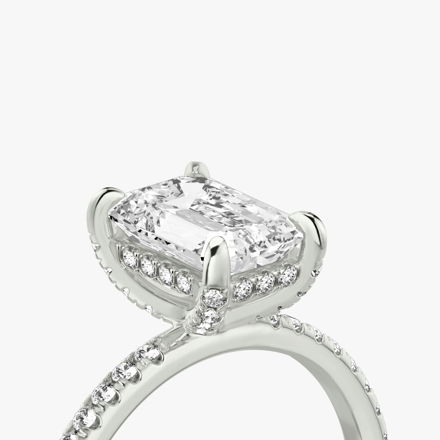 Classic Hidden Halo | Emerald | Platin | bandAccent: Mit Pavé-Besatz | bandWidth: standard | prongStyle: Mit Pavé-Besatz | diamondOrientation: vertical | caratWeight: other
