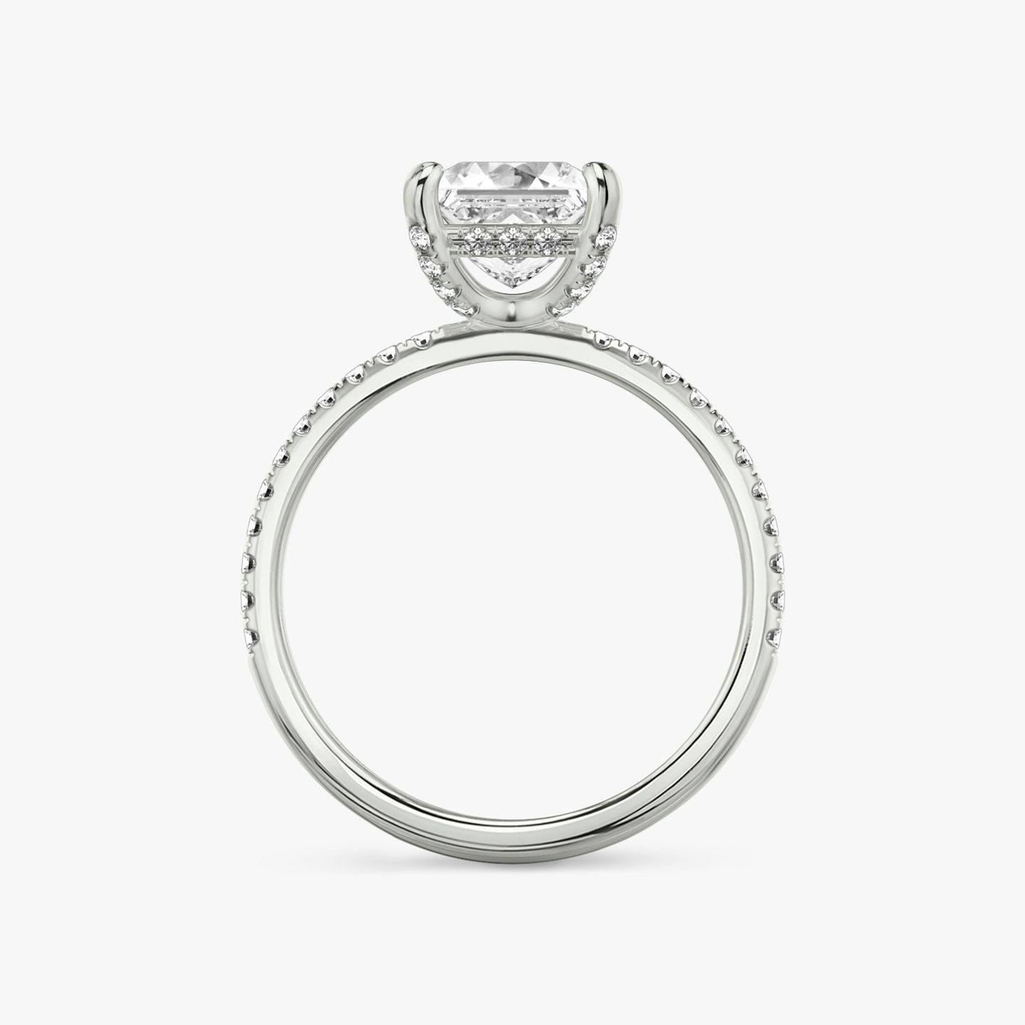 Anillo de compromiso Classic Hidden Halo | Princesa | 18k | Oro blanco | bandAccent: Pavé | bandWidth: standard | prongStyle: Pavé | diamondOrientation: vertical | caratWeight: other