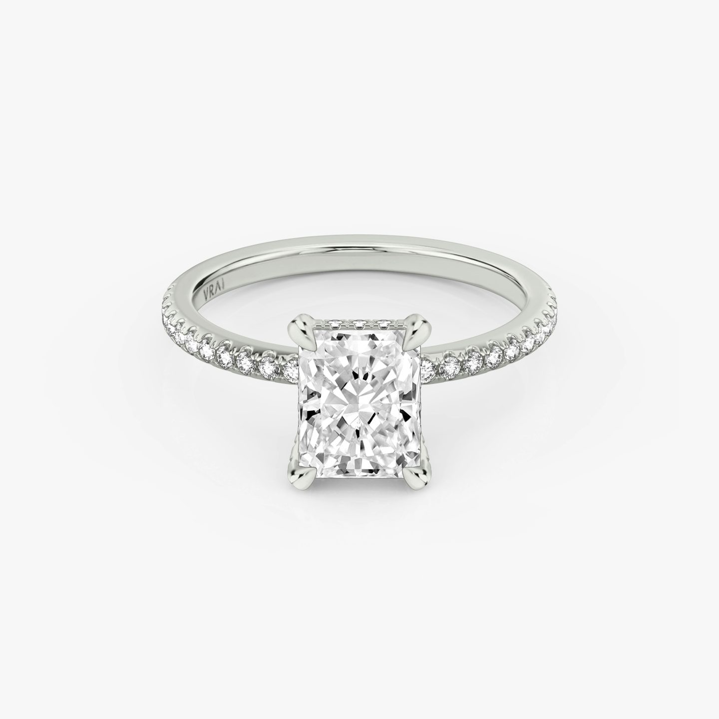 Classic Hidden Halo | Radiant | Platin | bandAccent: Mit Pavé-Besatz | bandWidth: standard | prongStyle: Mit Pavé-Besatz | diamondOrientation: vertical | caratWeight: other