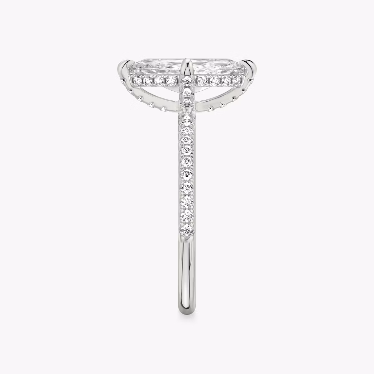 Classic Hidden Halo | Marquise | Platin | bandAccent: Mit Pavé-Besatz | bandWidth: standard | prongStyle: Mit Pavé-Besatz | diamondOrientation: vertical | caratWeight: other