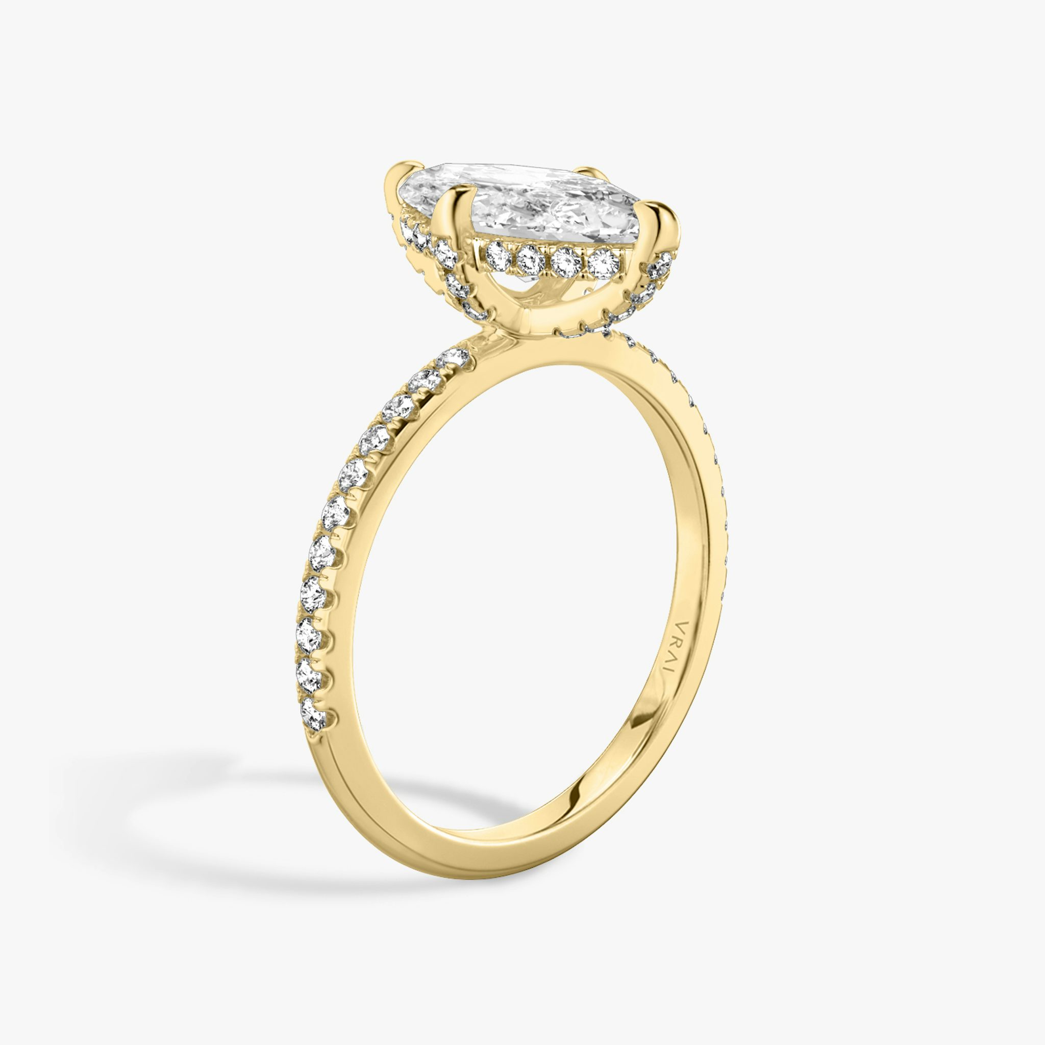 Anillo de compromiso Classic Hidden Halo | Marquise | 18k | Oro amarillo | bandAccent: Pavé | bandWidth: standard | prongStyle: Pavé | diamondOrientation: vertical | caratWeight: other
