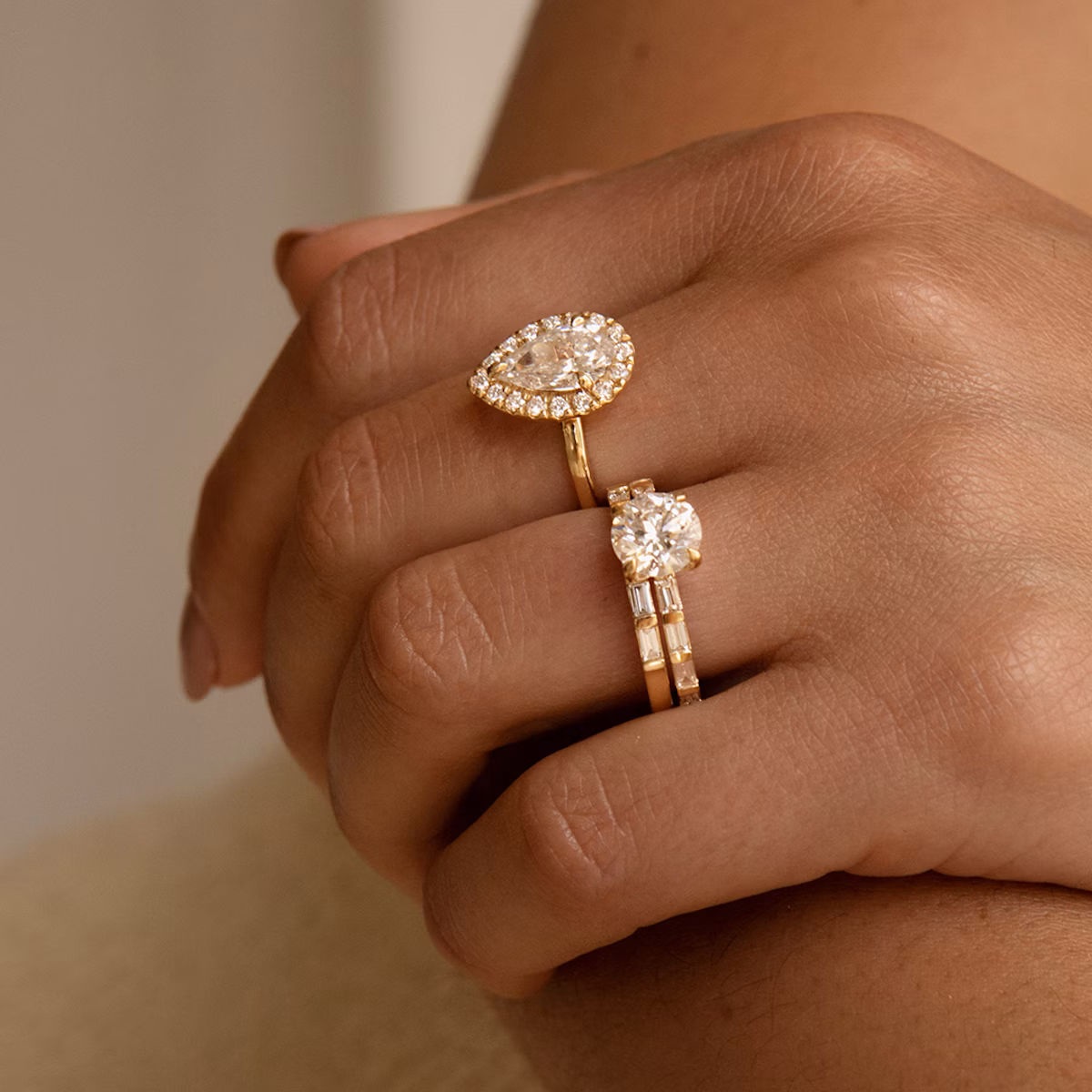 The Baguette Bar | Round Brilliant | Platinum | bandAccent: Pavé | caratWeight: other | diamondOrientation: vertical