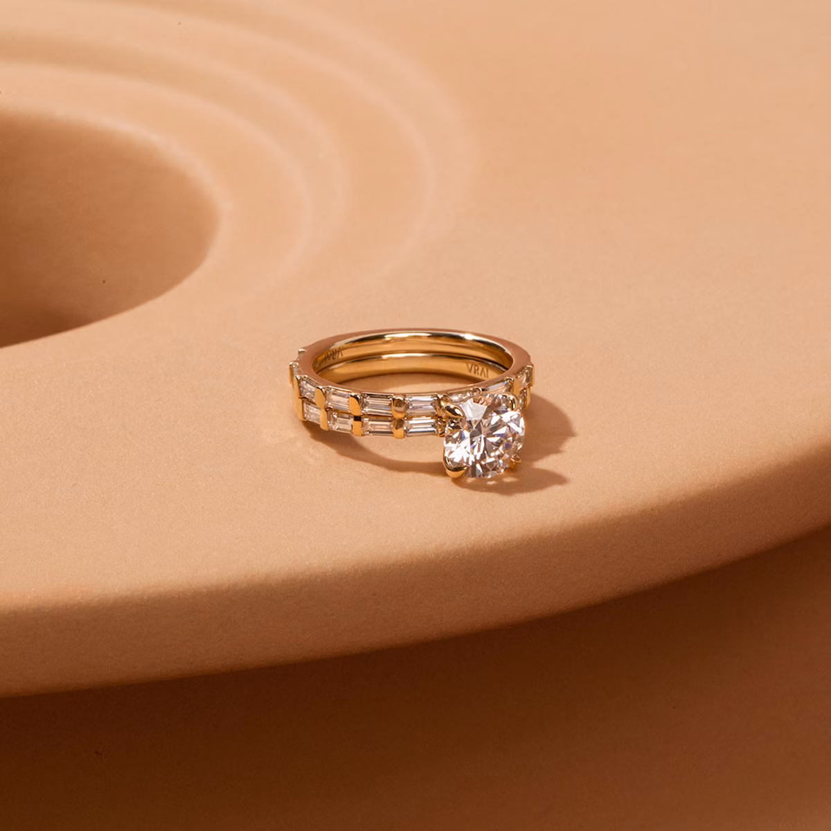 The Baguette Bar | Round Brilliant | 18k | Yellow Gold | bandAccent: Pavé | caratWeight: 2.0ct | diamondOrientation: vertical