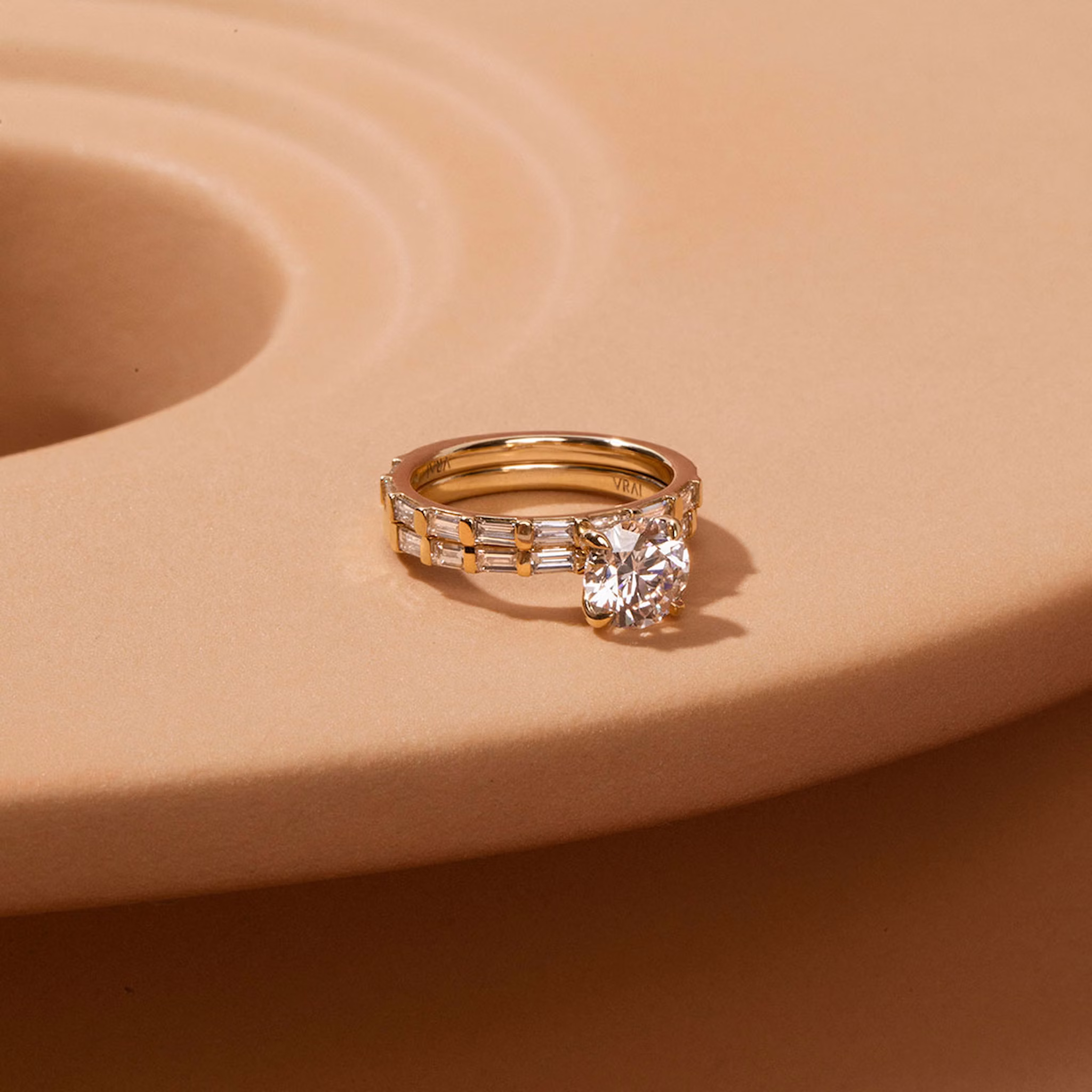 The Baguette Bar | Round Brilliant | 18k | Yellow Gold | bandAccent: Pavé | caratWeight: 1.5ct | diamondOrientation: vertical