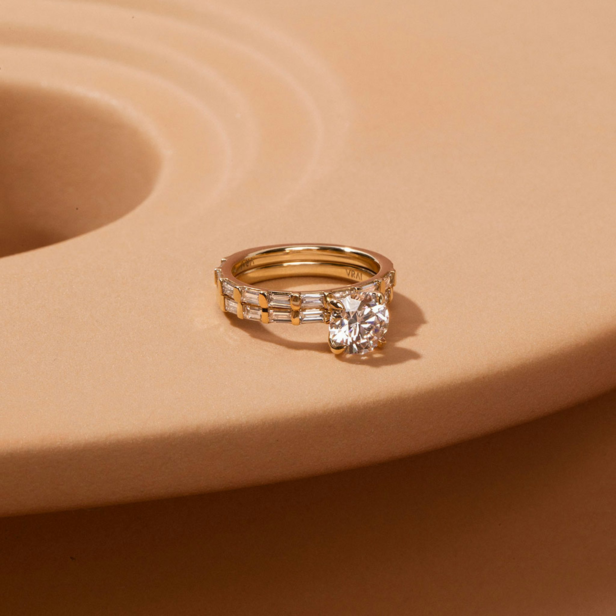 The Baguette Bar | Round Brilliant | 18k | Yellow Gold | bandAccent: Pavé | caratWeight: 1.5ct | diamondOrientation: vertical