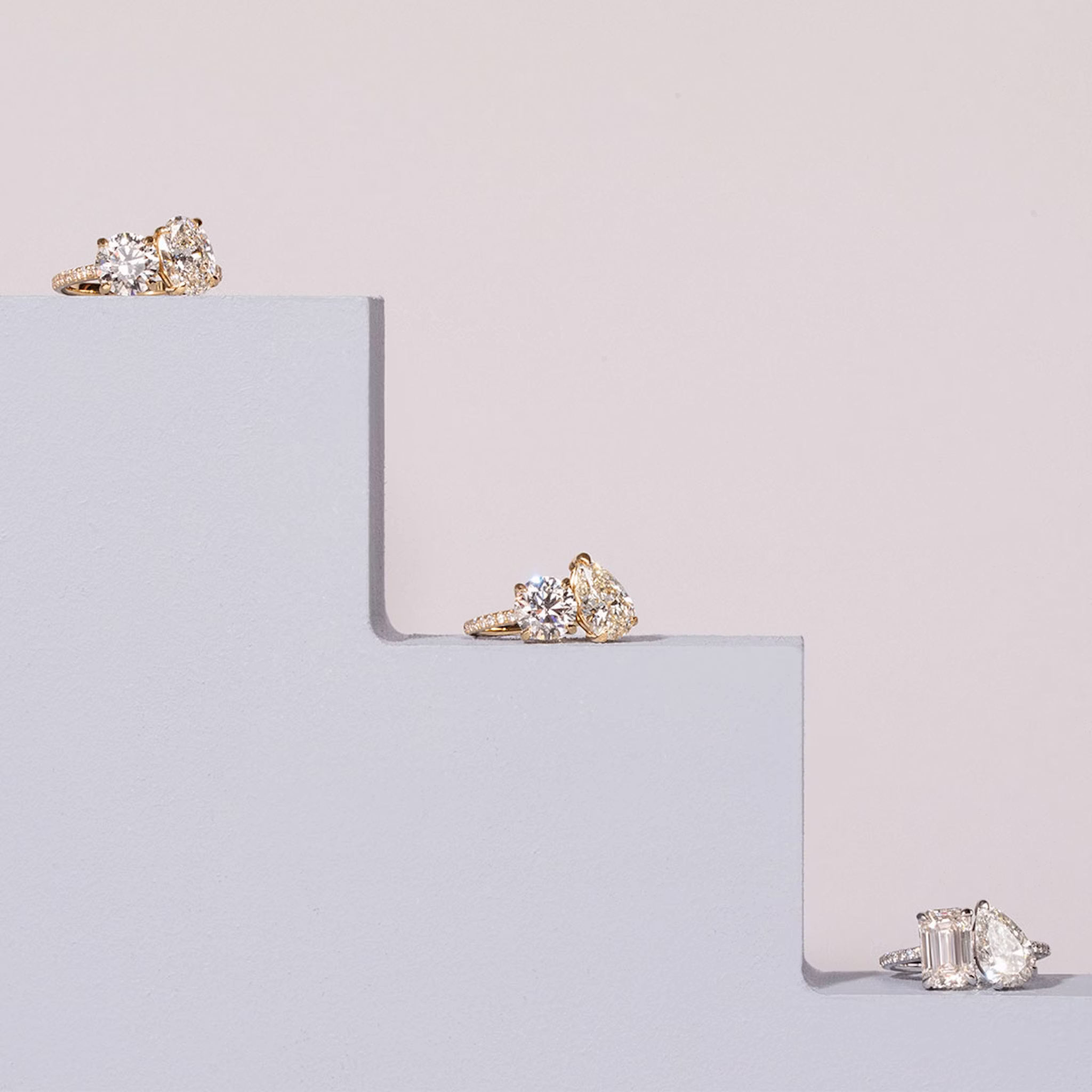 The Toi et Moi | Round Brilliant and Oval | Platinum | bandAccent: Pavé | diamondOrientation: vertical | caratWeight: other