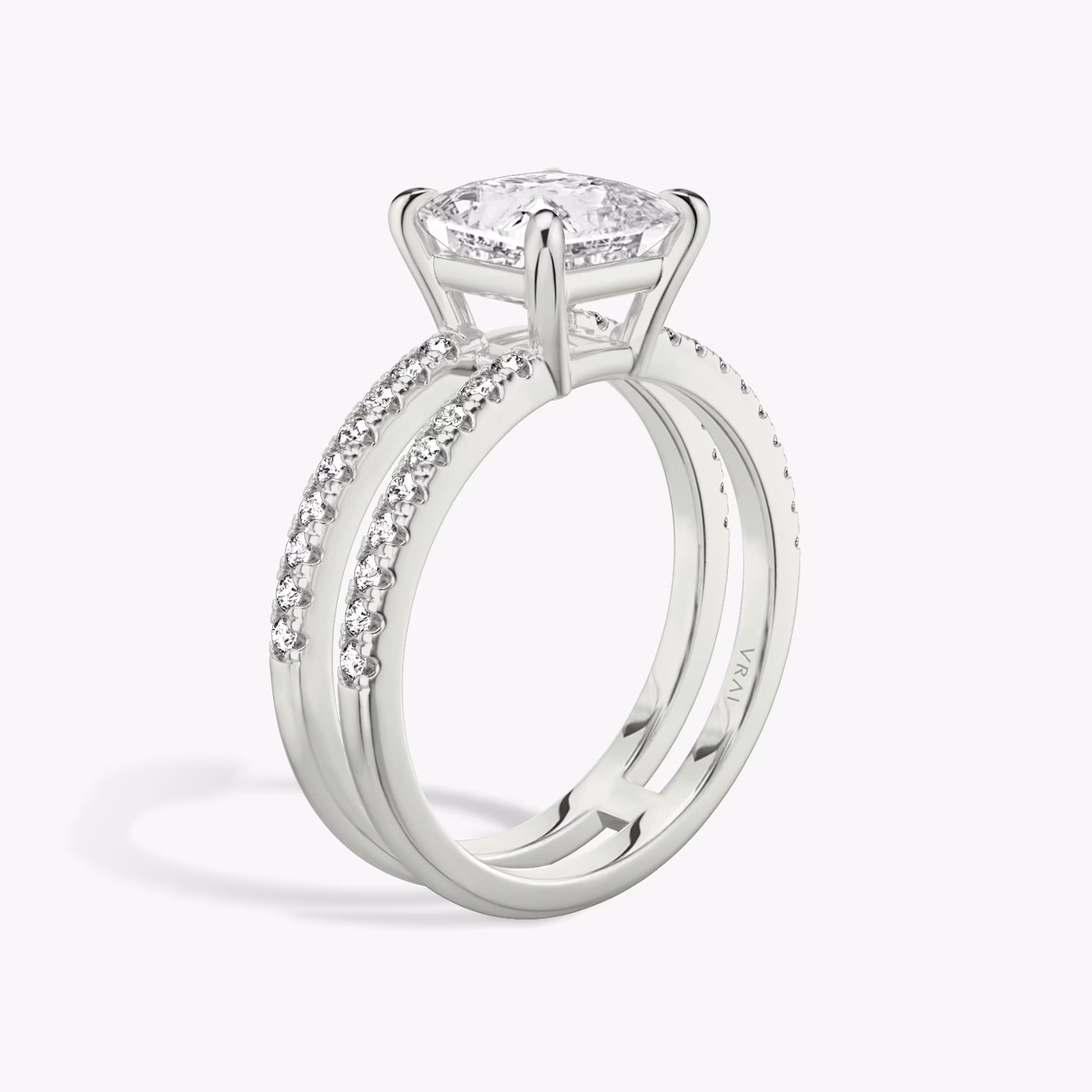 The Double Band | Princess | Platinum | bandAccent: Pavé | bandStoneShape: Round Brilliant | diamondOrientation: vertical | caratWeight: other