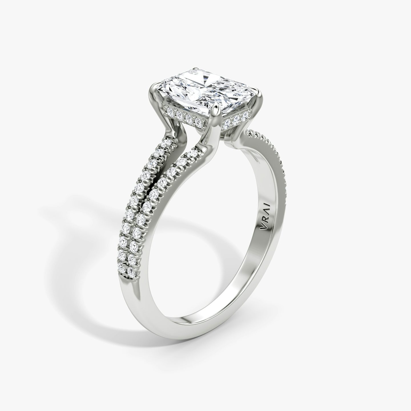 Anillo de compromiso Floating Split Band | Radiante | 18k | Oro blanco | bandAccent: Pavé | diamondOrientation: vertical | caratWeight: other