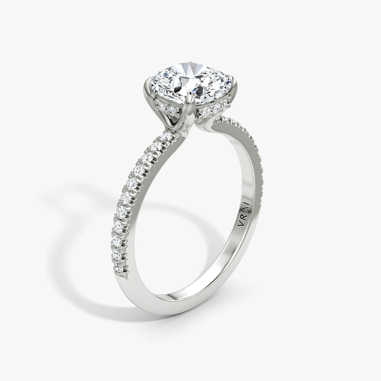 Floating Solitaire | Cushion | Platin | bandAccent: Mit Pavé-Besatz | diamondOrientation: vertical | caratWeight: other