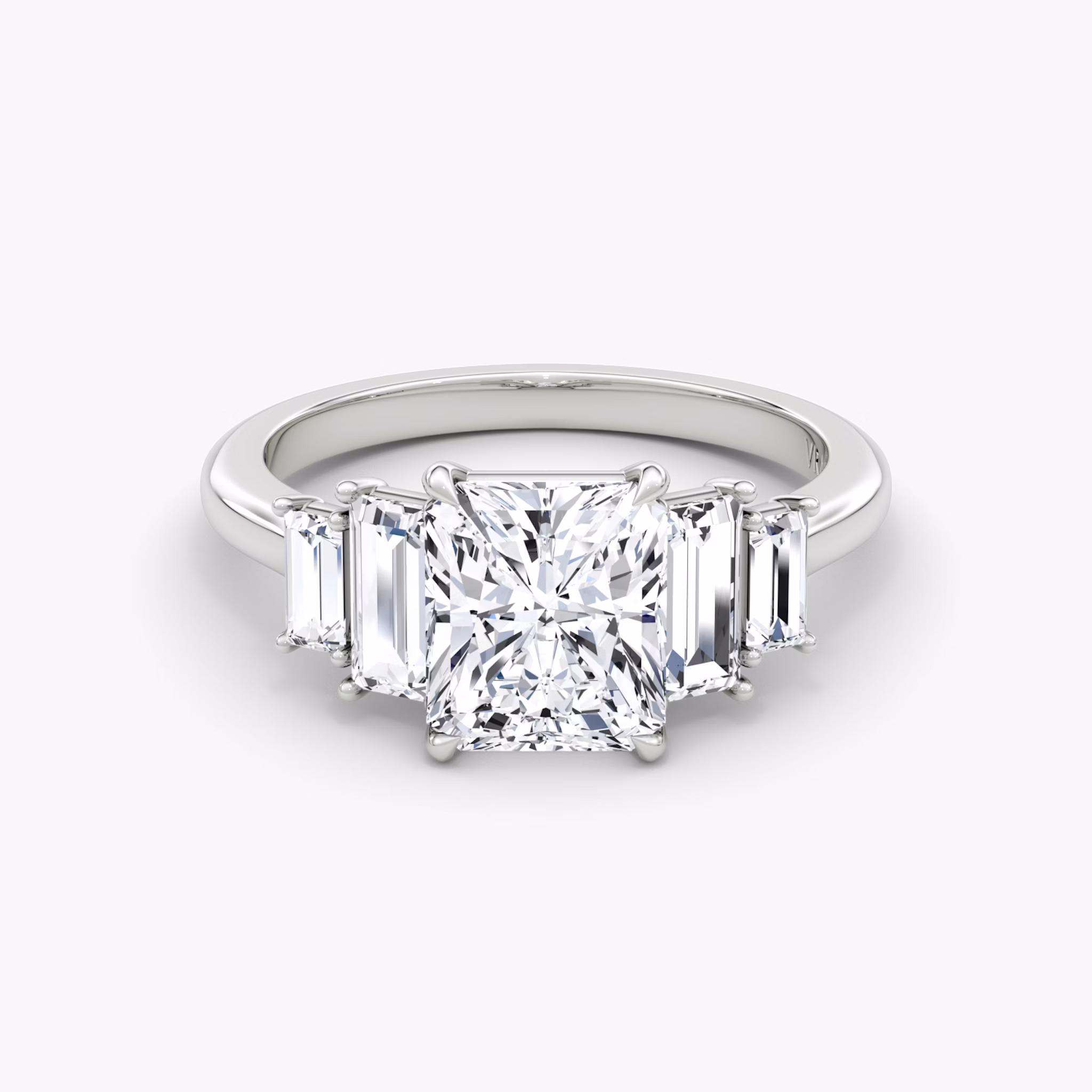 Five Stone Heirloom | Radiant | 18k | Weißgold | bandAccent: Ohne Pavé-Besatz | diamondOrientation: vertical | caratWeight: other