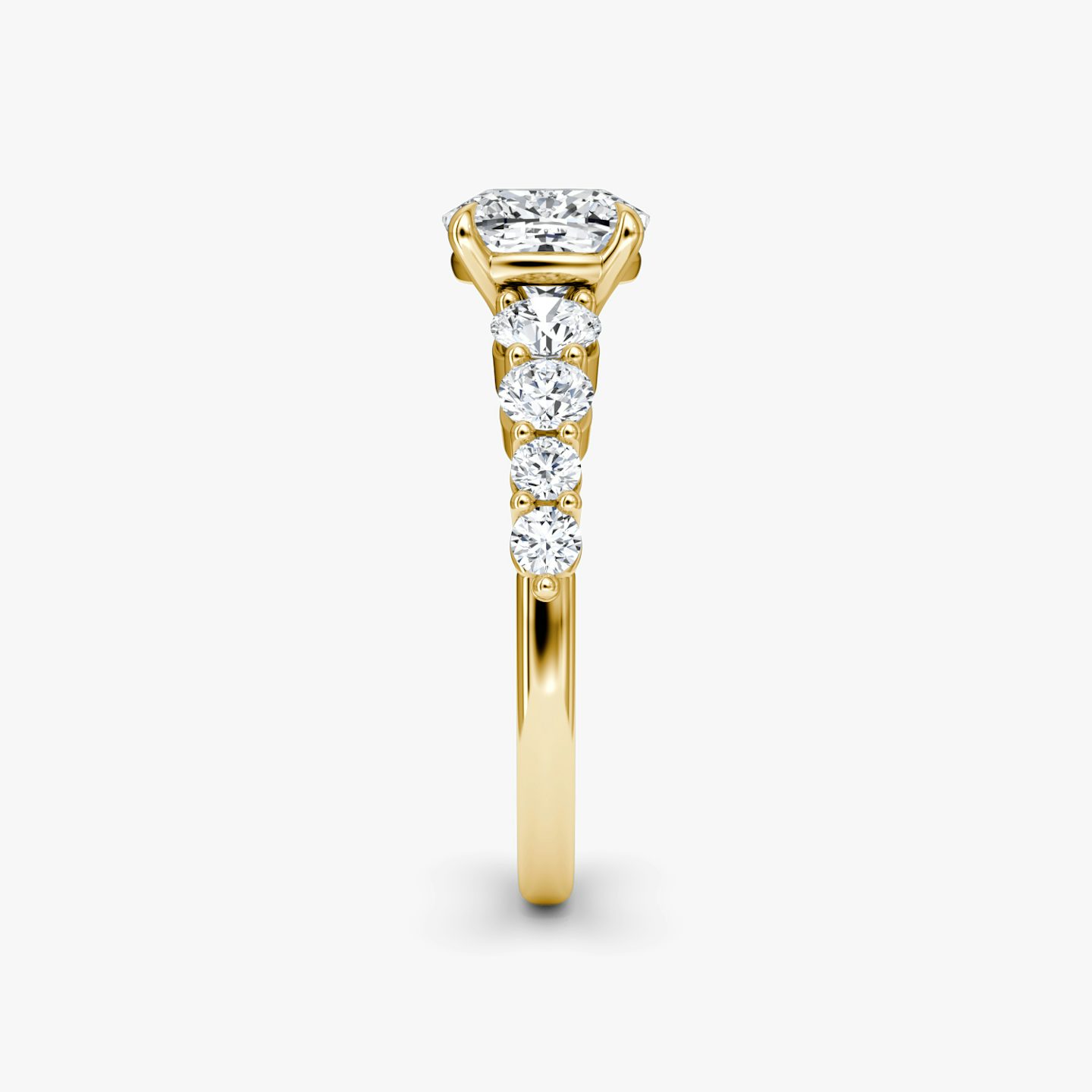 Anillo de compromiso Graduated | Cojín | 18k | Oro amarillo | bandAccent: Simple | diamondOrientation: vertical | caratWeight: other