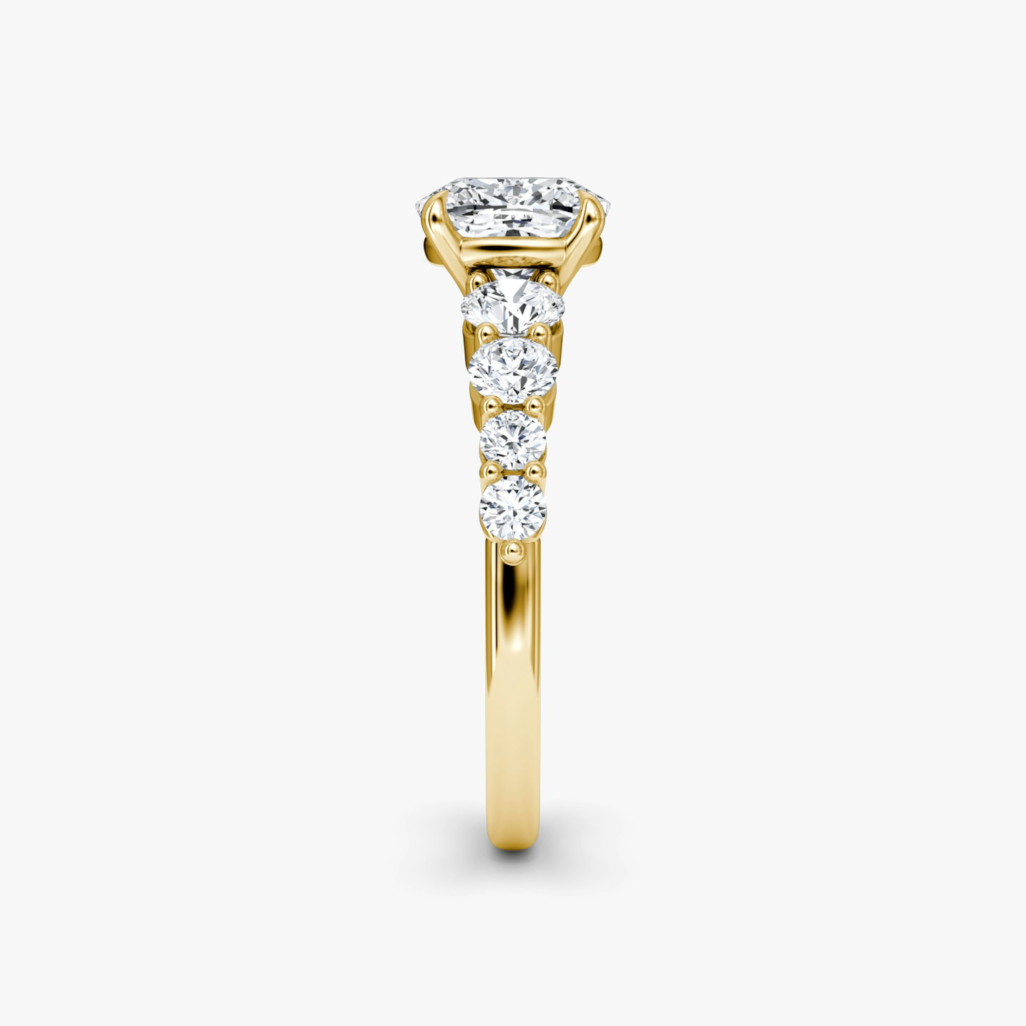 The Graduated Band | Cushion | 18k | Yellow Gold | bandAccent: Plain | diamondOrientation: vertical | caratWeight: other