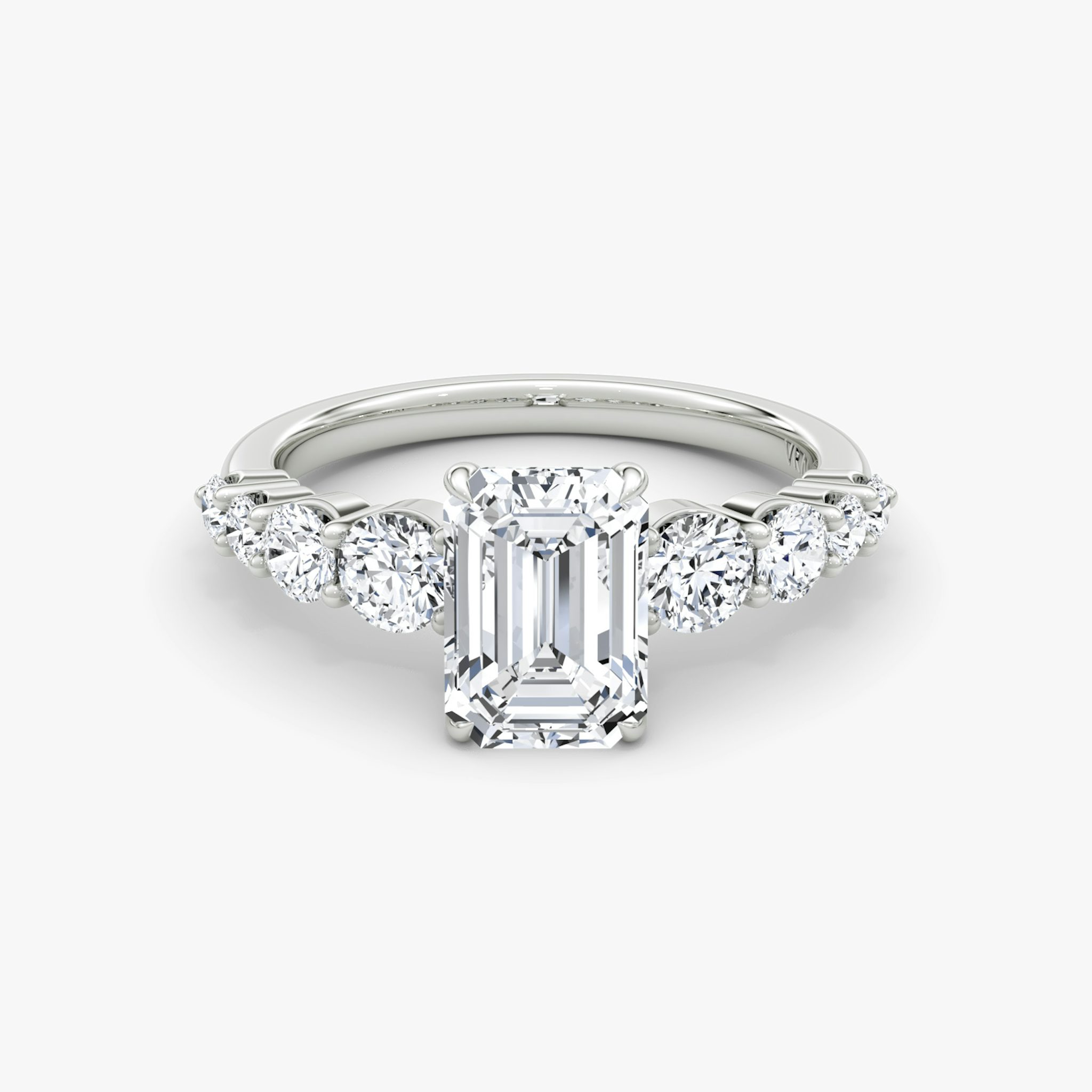 The Graduated Band | Emerald | 18k | White Gold | bandAccent: Plain | diamondOrientation: vertical | caratWeight: other