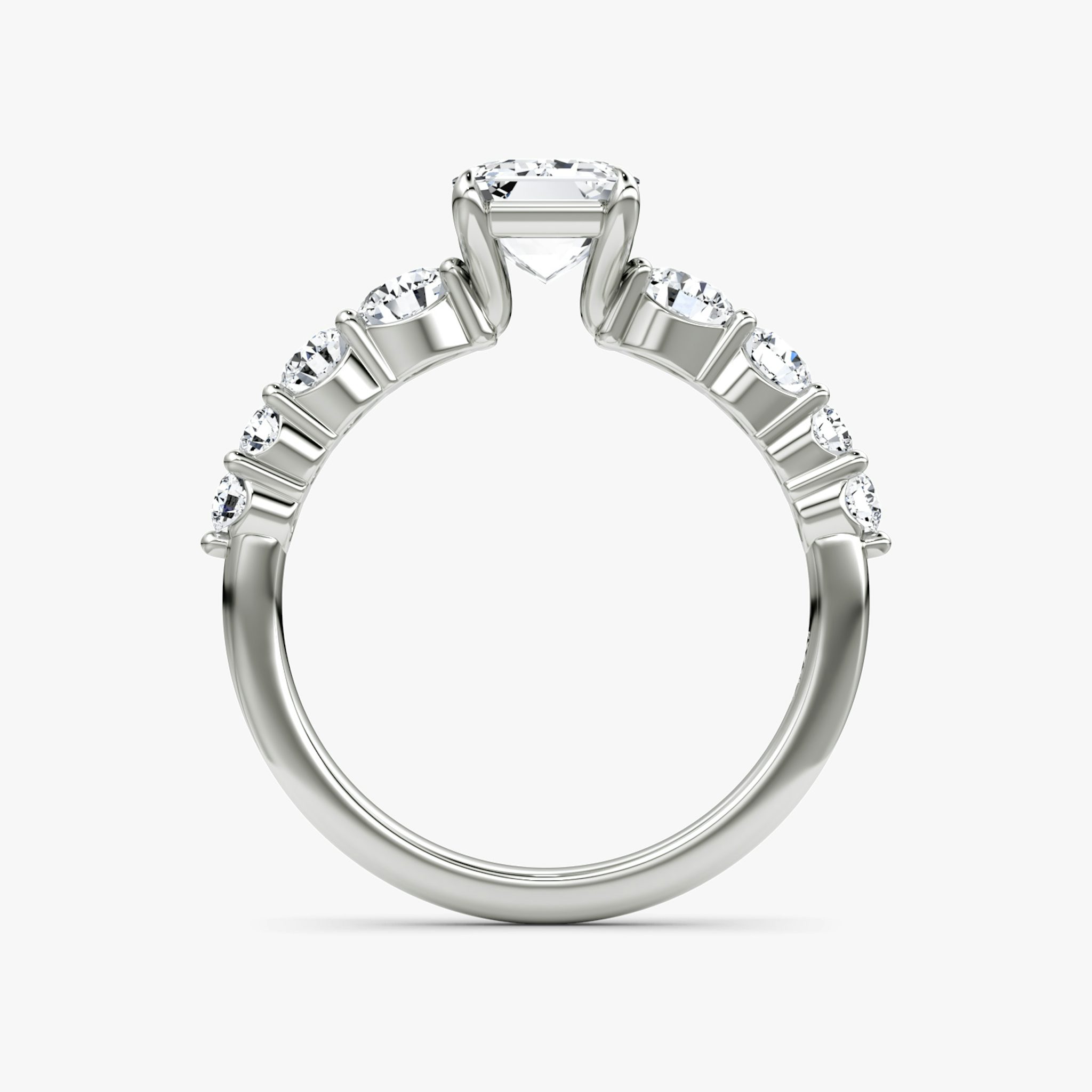 The Graduated Band | Emerald | 18k | White Gold | bandAccent: Plain | diamondOrientation: vertical | caratWeight: other