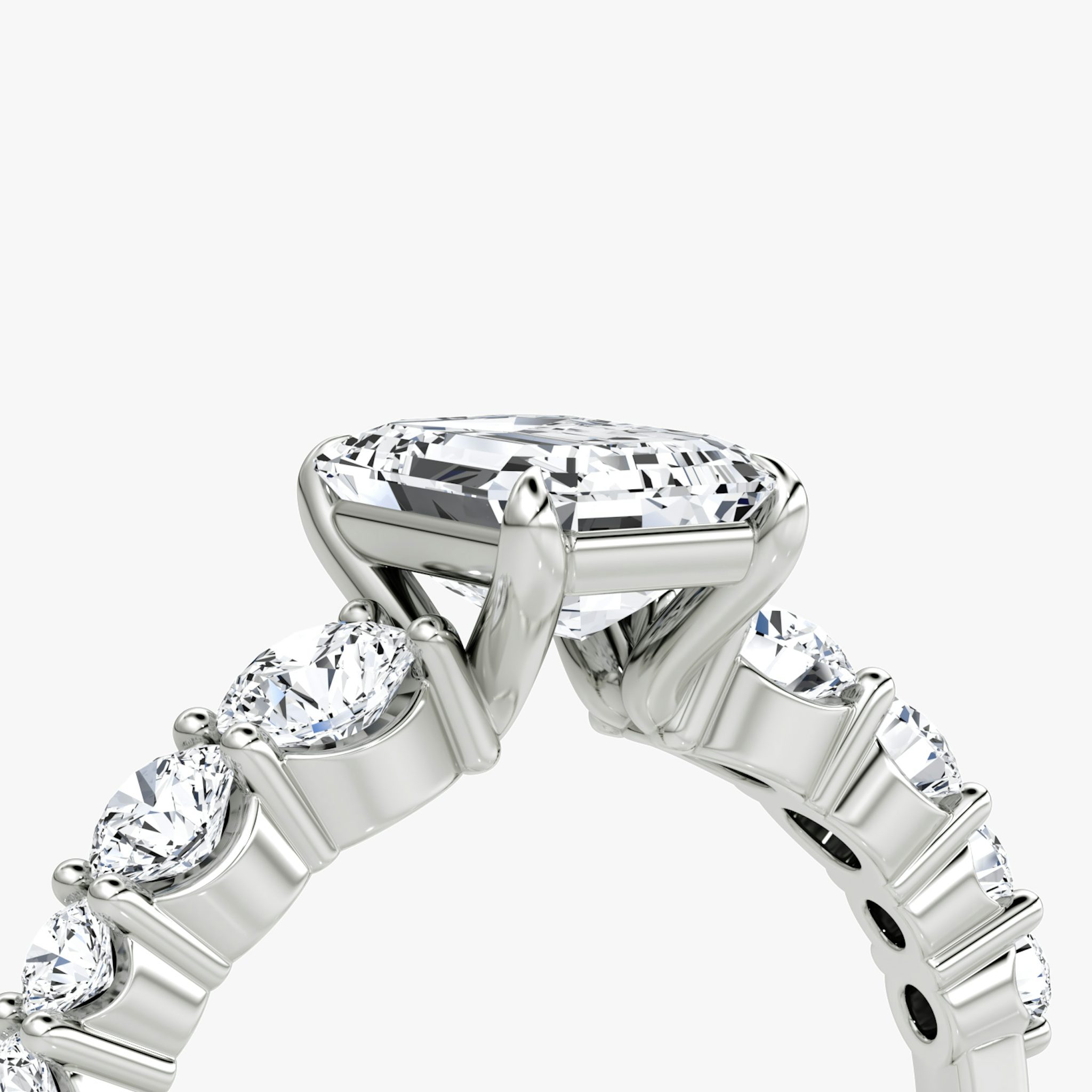 The Graduated Band | Emerald | 18k | White Gold | bandAccent: Plain | diamondOrientation: vertical | caratWeight: other