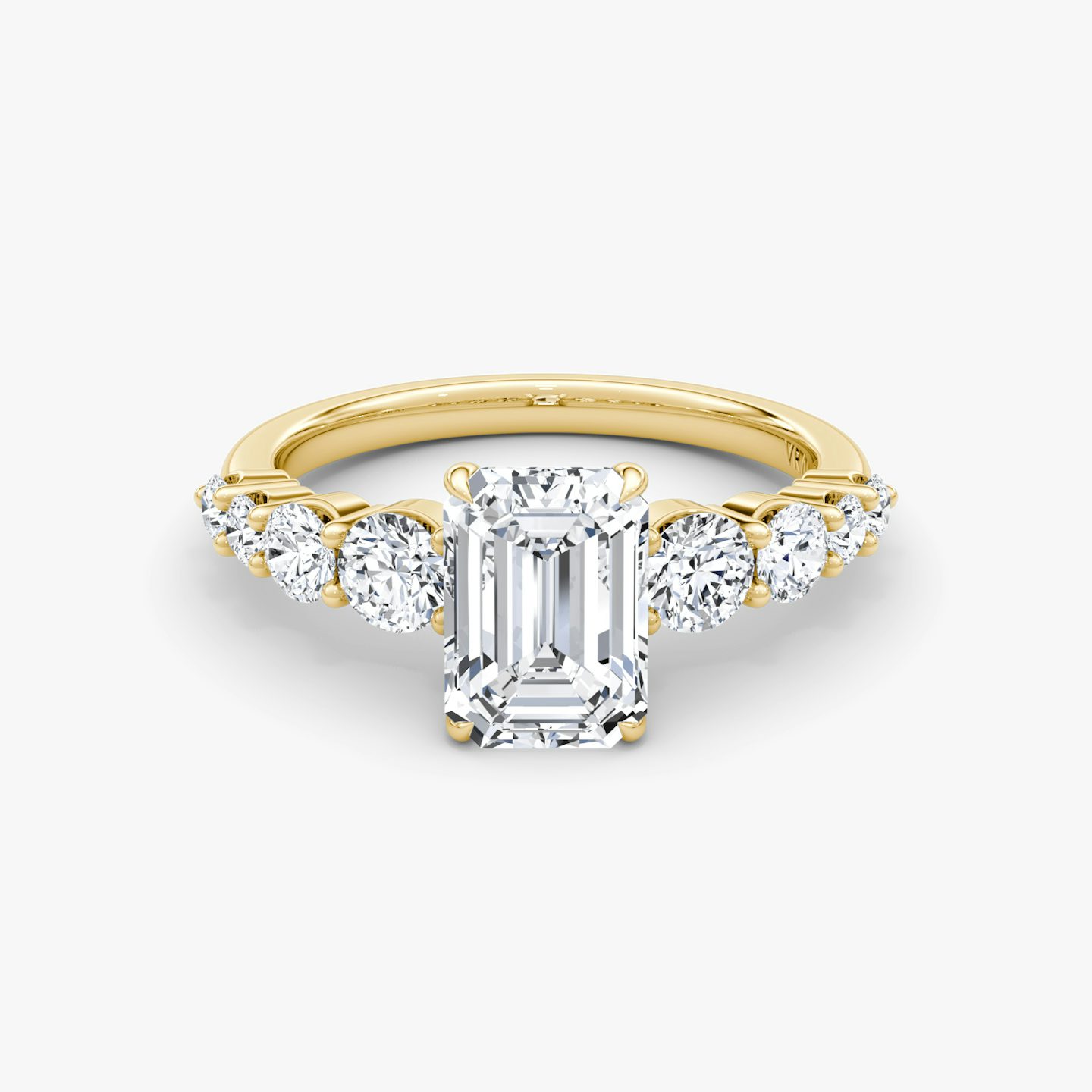 The Graduated Band | Emerald | 18k | Yellow Gold | bandAccent: Plain | diamondOrientation: vertical | caratWeight: other