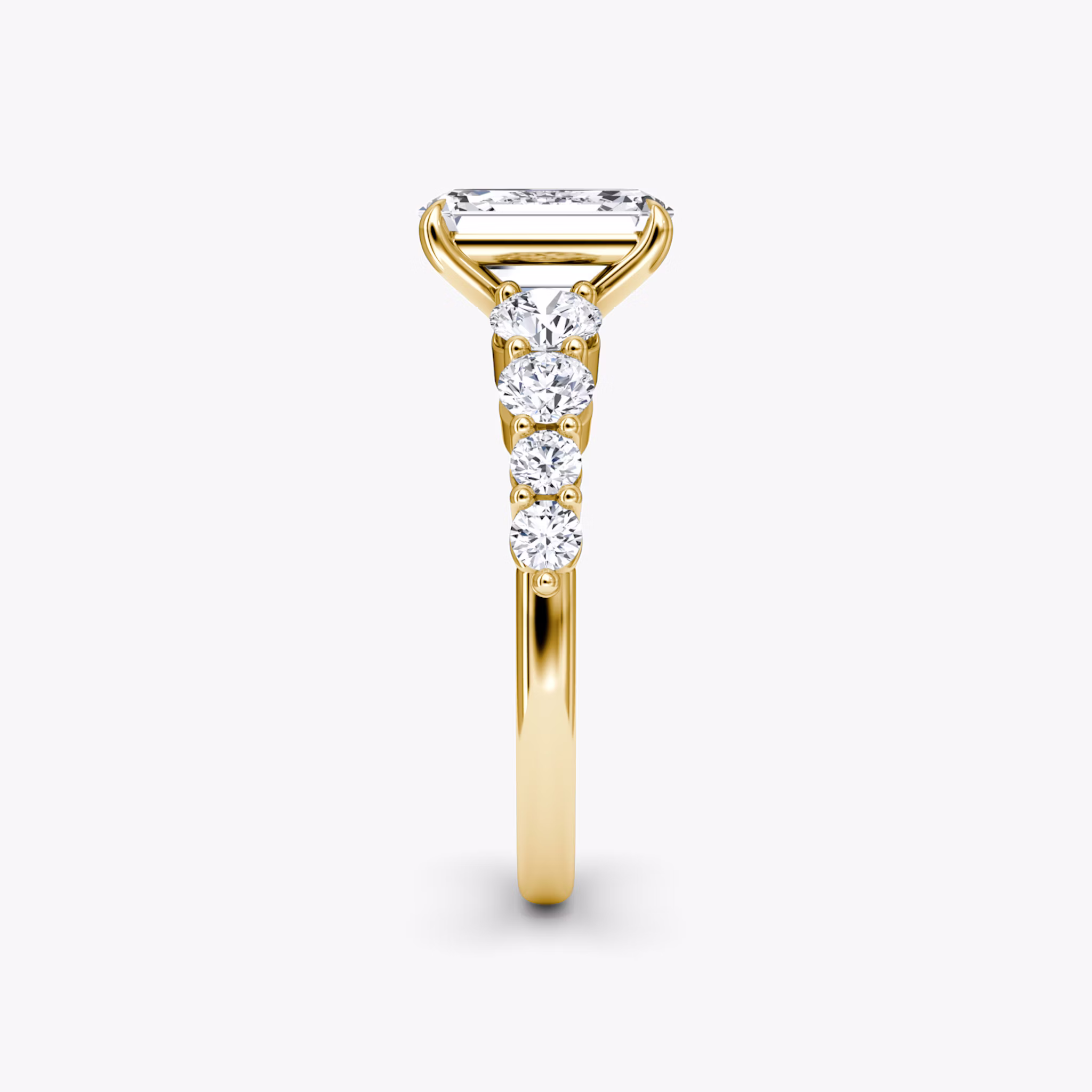 The Graduated Band | Emerald | 18k | Yellow Gold | bandAccent: Plain | diamondOrientation: vertical | caratWeight: other
