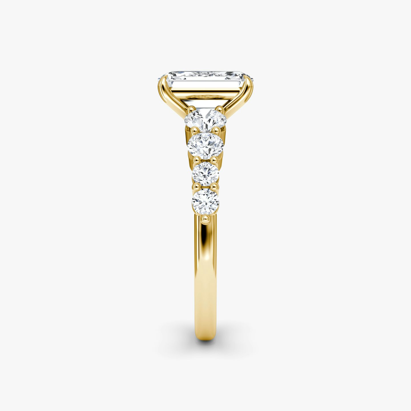 The Graduated Band | Emerald | 18k | Yellow Gold | bandAccent: Plain | diamondOrientation: vertical | caratWeight: other