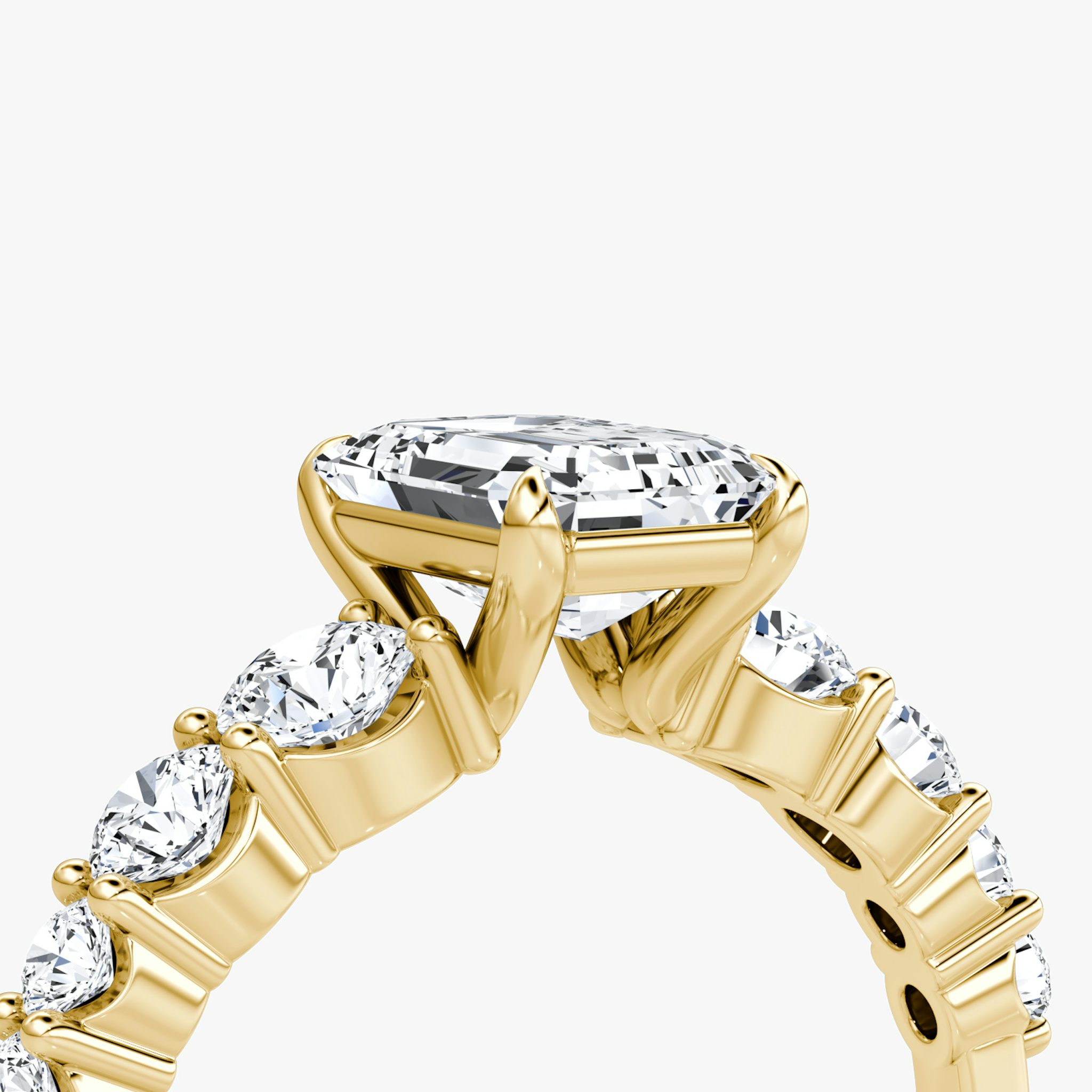 The Graduated Band | Emerald | 18k | Yellow Gold | bandAccent: Plain | diamondOrientation: vertical | caratWeight: other