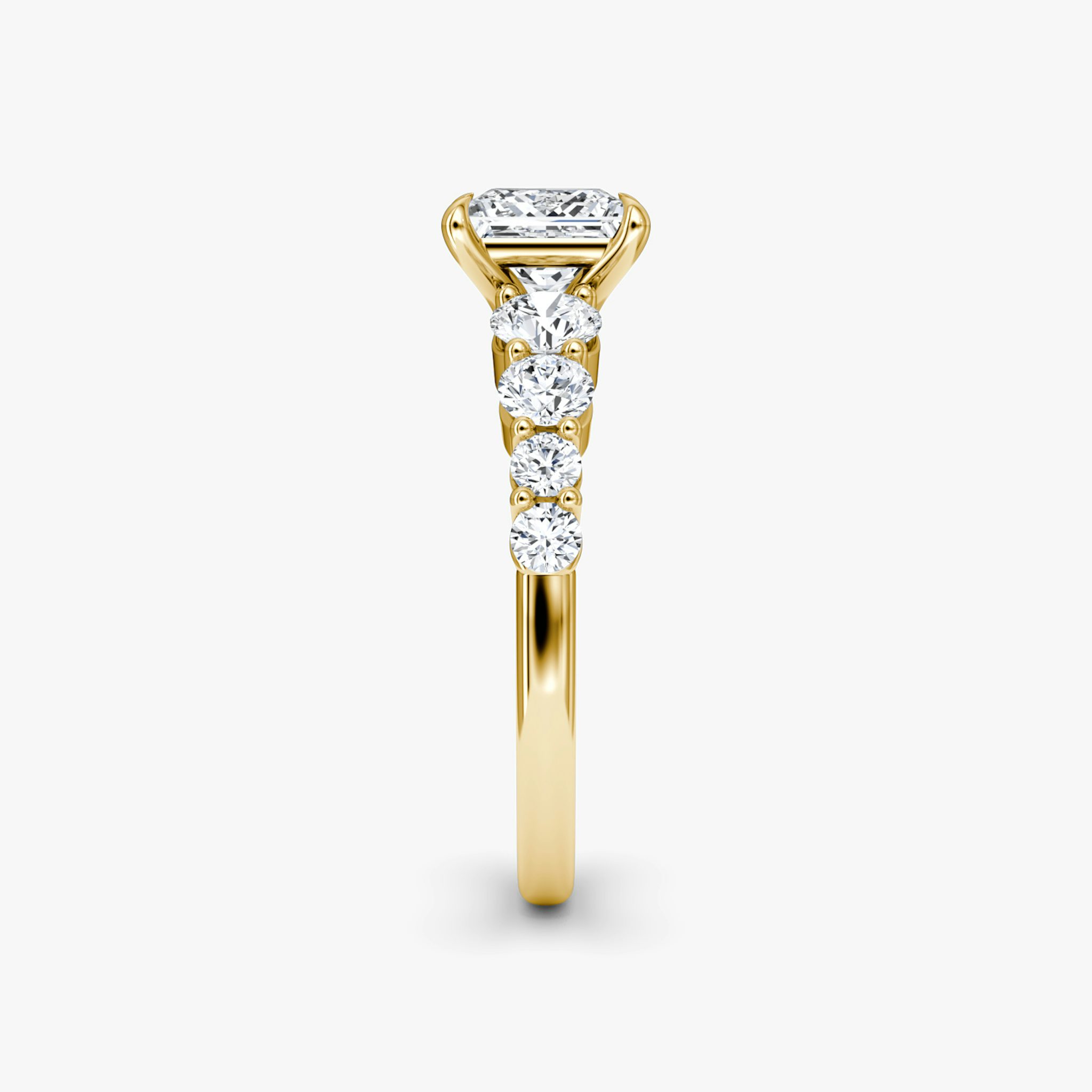 The Graduated Band | Princess | 18k | Yellow Gold | bandAccent: Plain | diamondOrientation: vertical | caratWeight: other