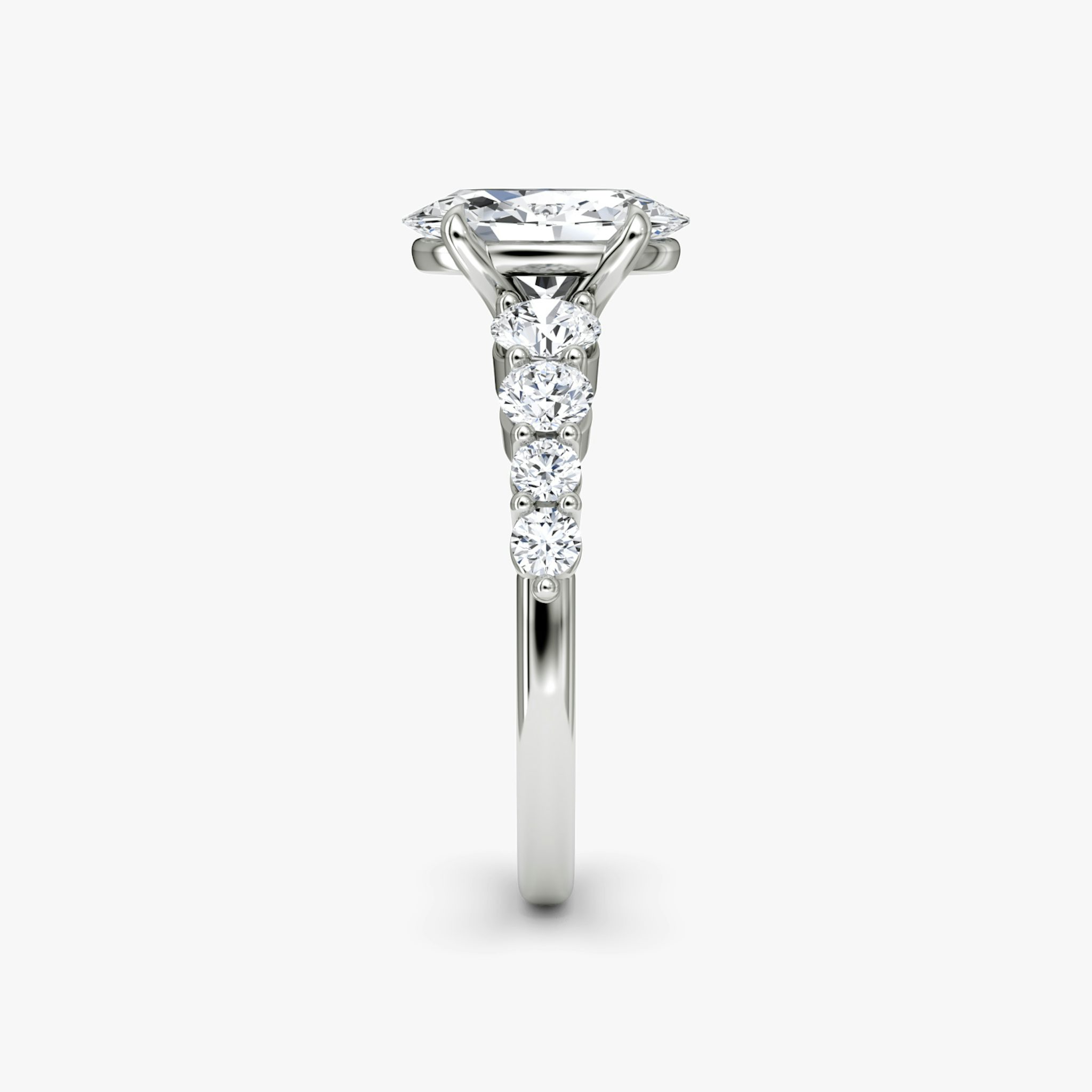 The Graduated Band | Oval | Platinum | bandAccent: Plain | diamondOrientation: vertical | caratWeight: other