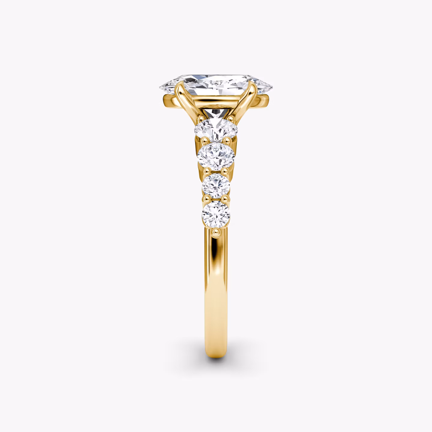 The Graduated Band | Oval | 18k | Yellow Gold | bandAccent: Plain | diamondOrientation: vertical | caratWeight: other