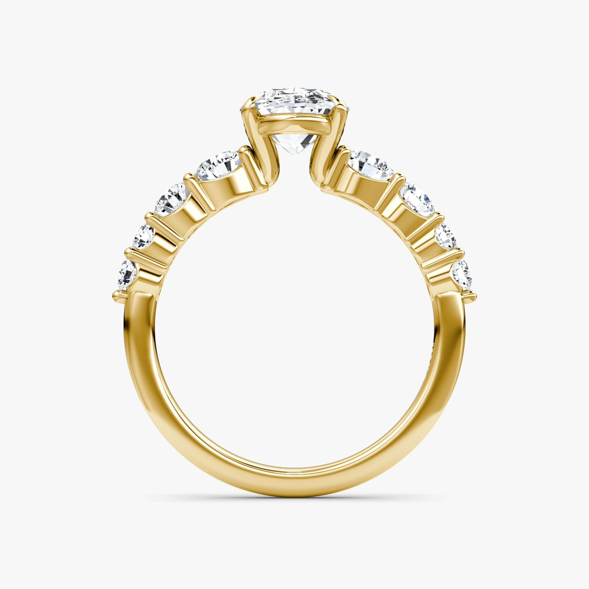 The Graduated Band | Oval | 18k | Yellow Gold | bandAccent: Plain | diamondOrientation: vertical | caratWeight: other