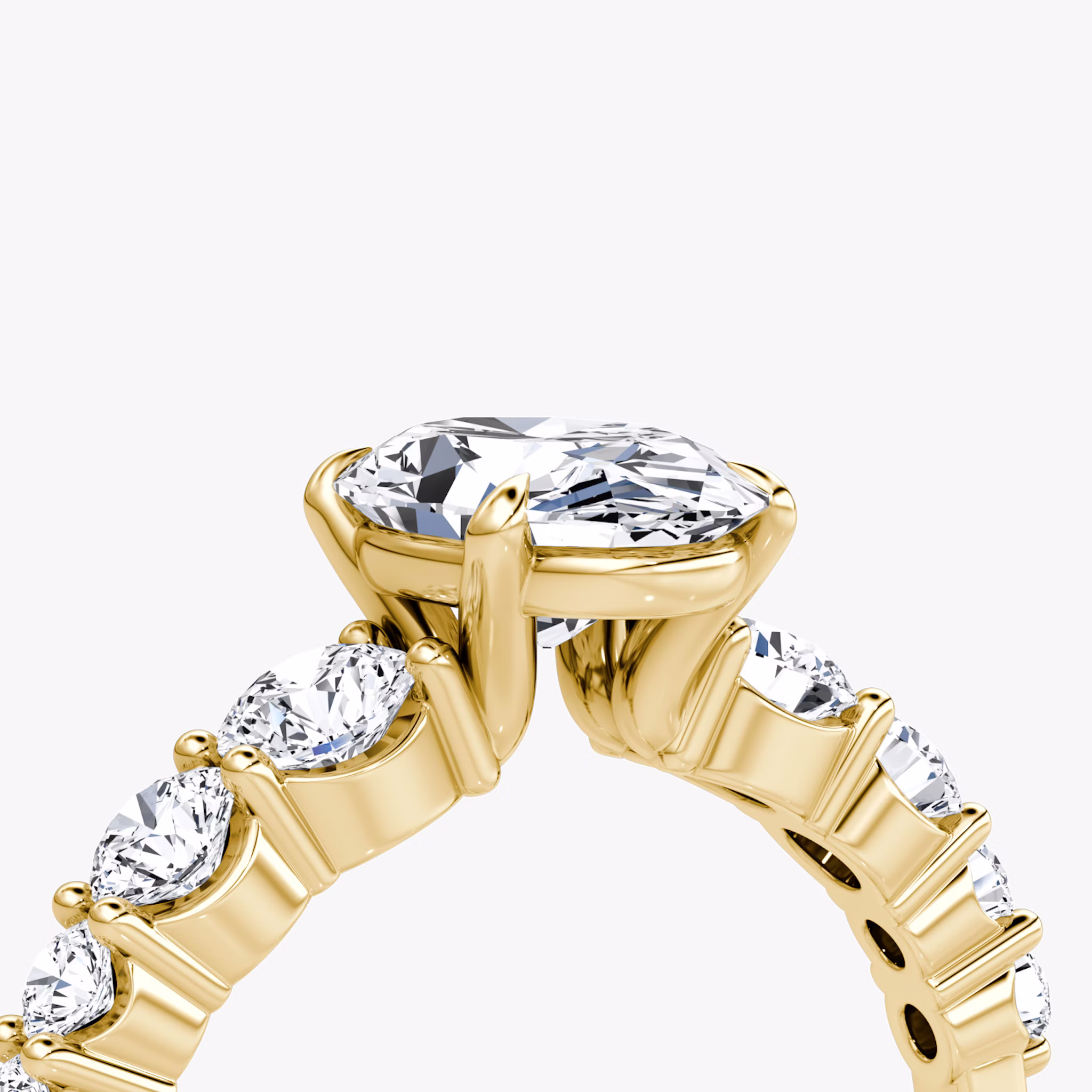 The Graduated Band | Oval | 18k | Yellow Gold | bandAccent: Plain | diamondOrientation: vertical | caratWeight: other