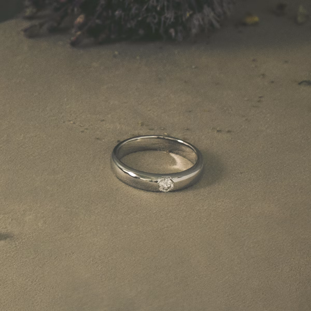 The Round Inlay Band | Round Brilliant | 18k | Yellow Gold | bandVersion: large