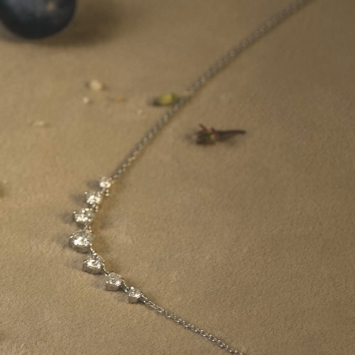 Linked Tennis Necklace | Round Brilliant | 14k | Yellow Gold | diamondSize: petite | chainLength: 16-18
